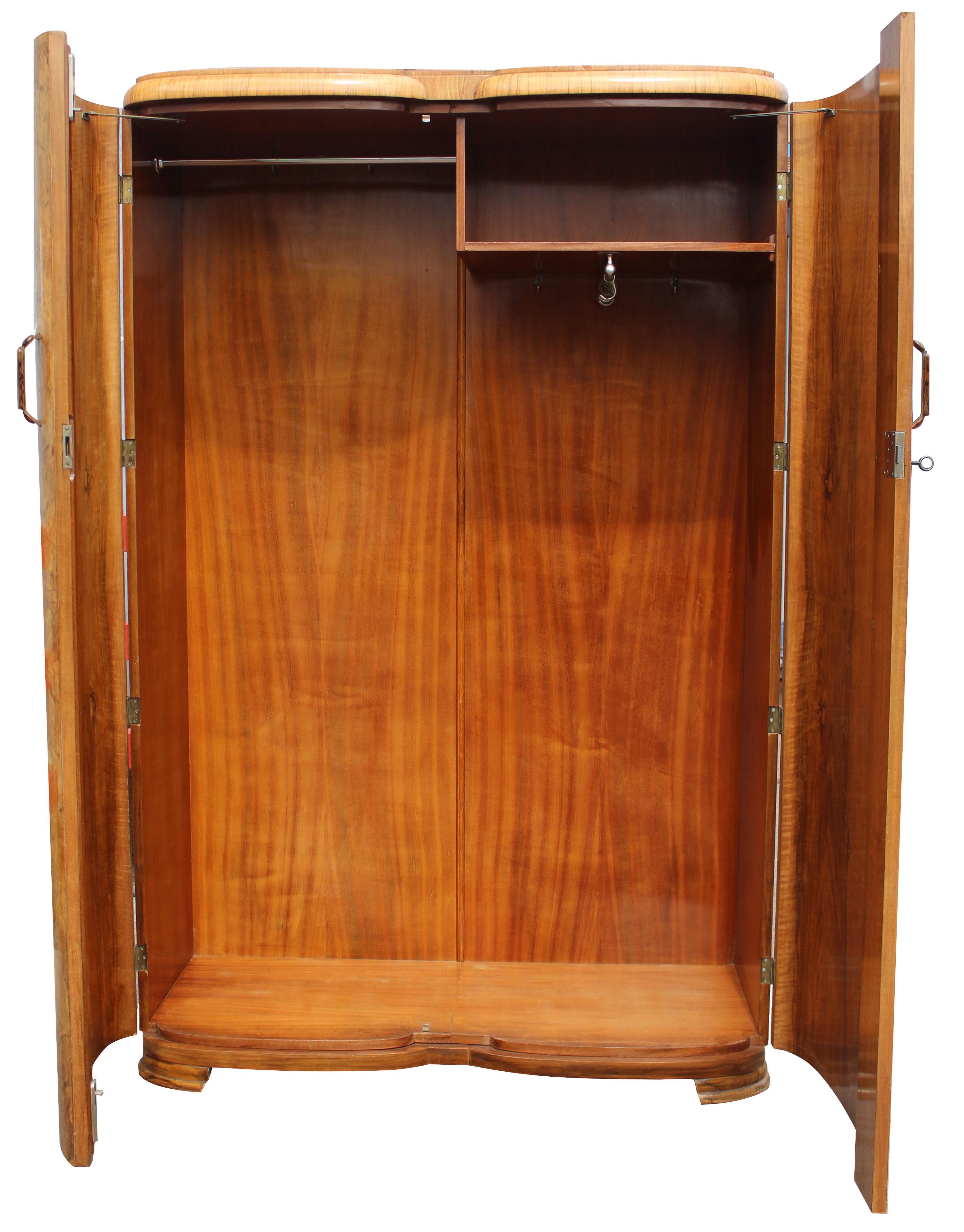 If you're looking for something spectacular for your bedroom without compromising quality and functionality then this Original Art Deco double wardrobe might just be for you. Really the pictures speak for themselves here, the doors and the figuring