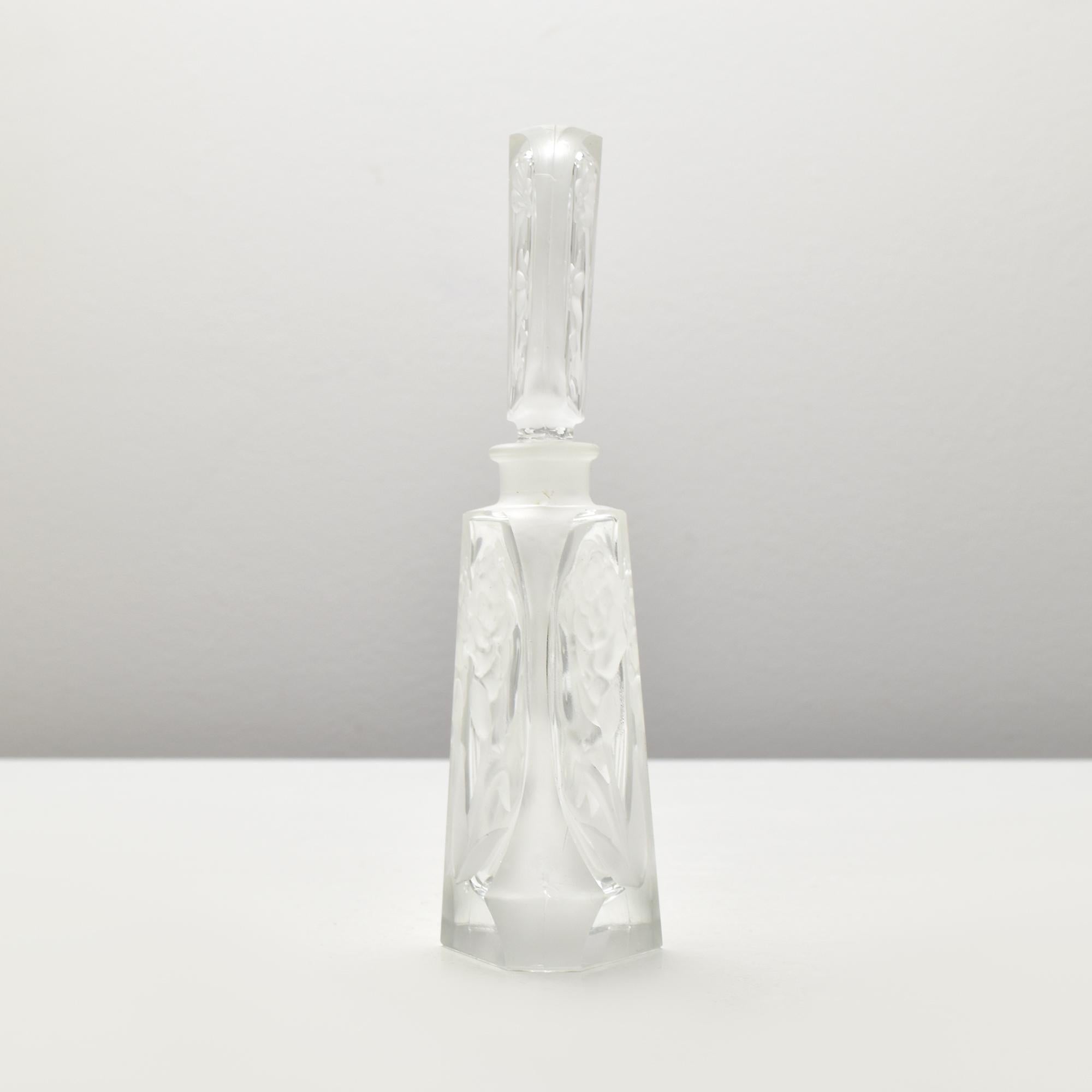 Tchèque Flacon de parfum en taille-douce Art Déco Heinrich Hoffmann en vente