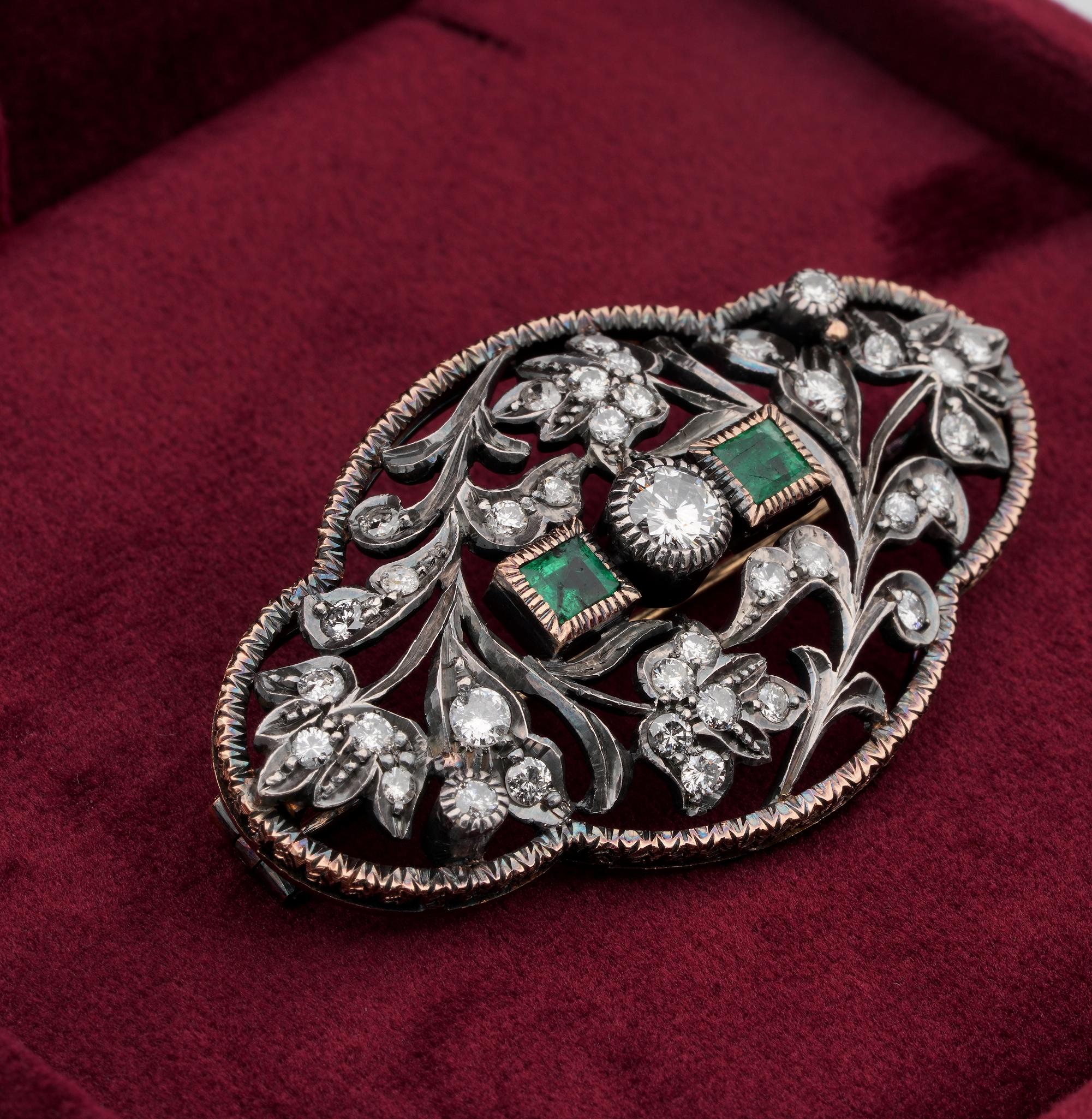 Art Deco Heirloom 2.50 Carat Diamond and Emerald Brooch In Good Condition For Sale In Napoli, IT