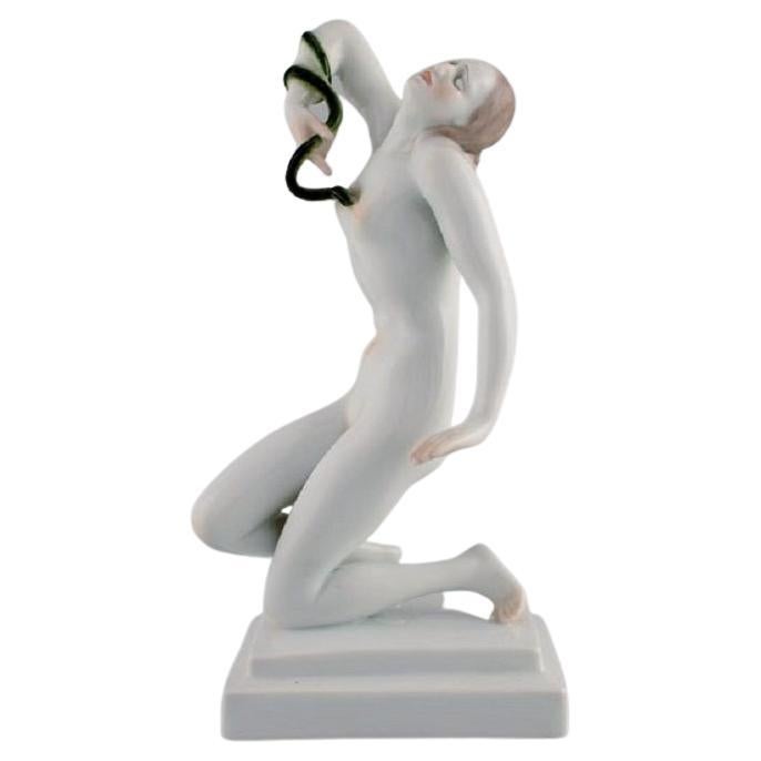 Figurine en porcelaine Herend Art Déco, Cléopâtre avec serpent, milieu du 20e siècle en vente