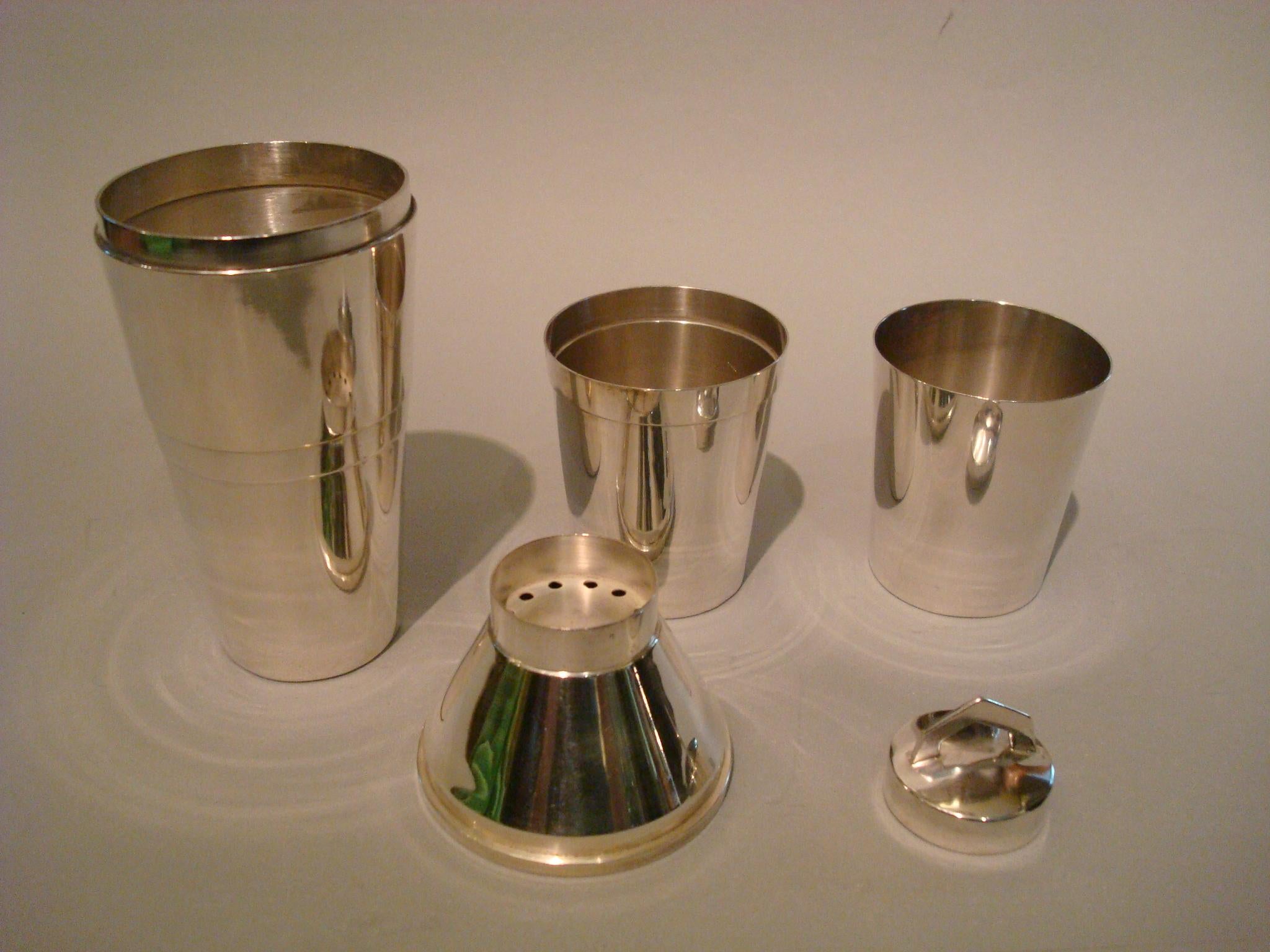 20th Century Art Deco Hermes Paris Travel Cocktail Shaker with two goblets, 1930, France