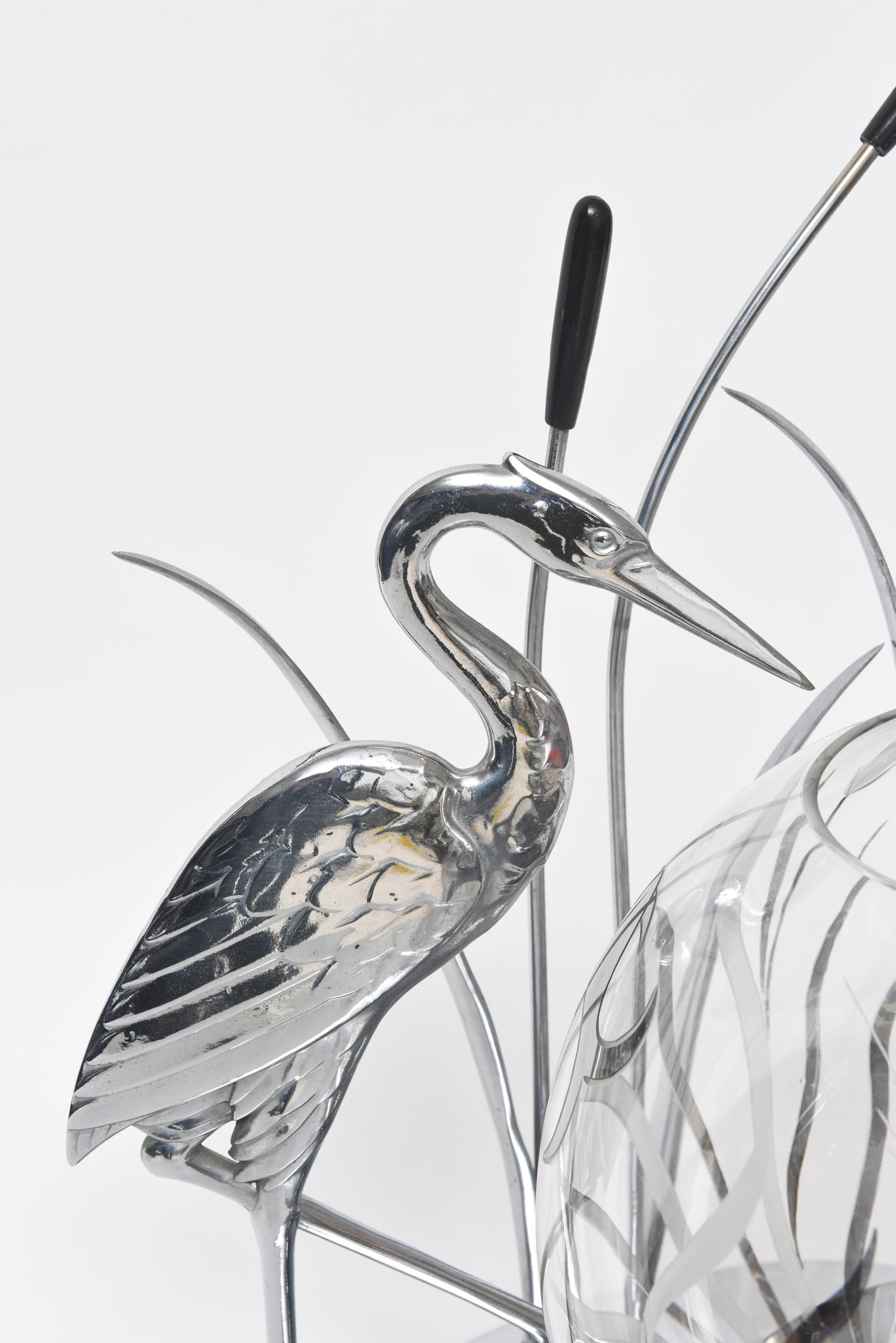Heron Bird and Cattails, Chromskulptur mit Glasfischschale/ Aquarium, Art déco im Zustand „Gut“ im Angebot in Miami Beach, FL