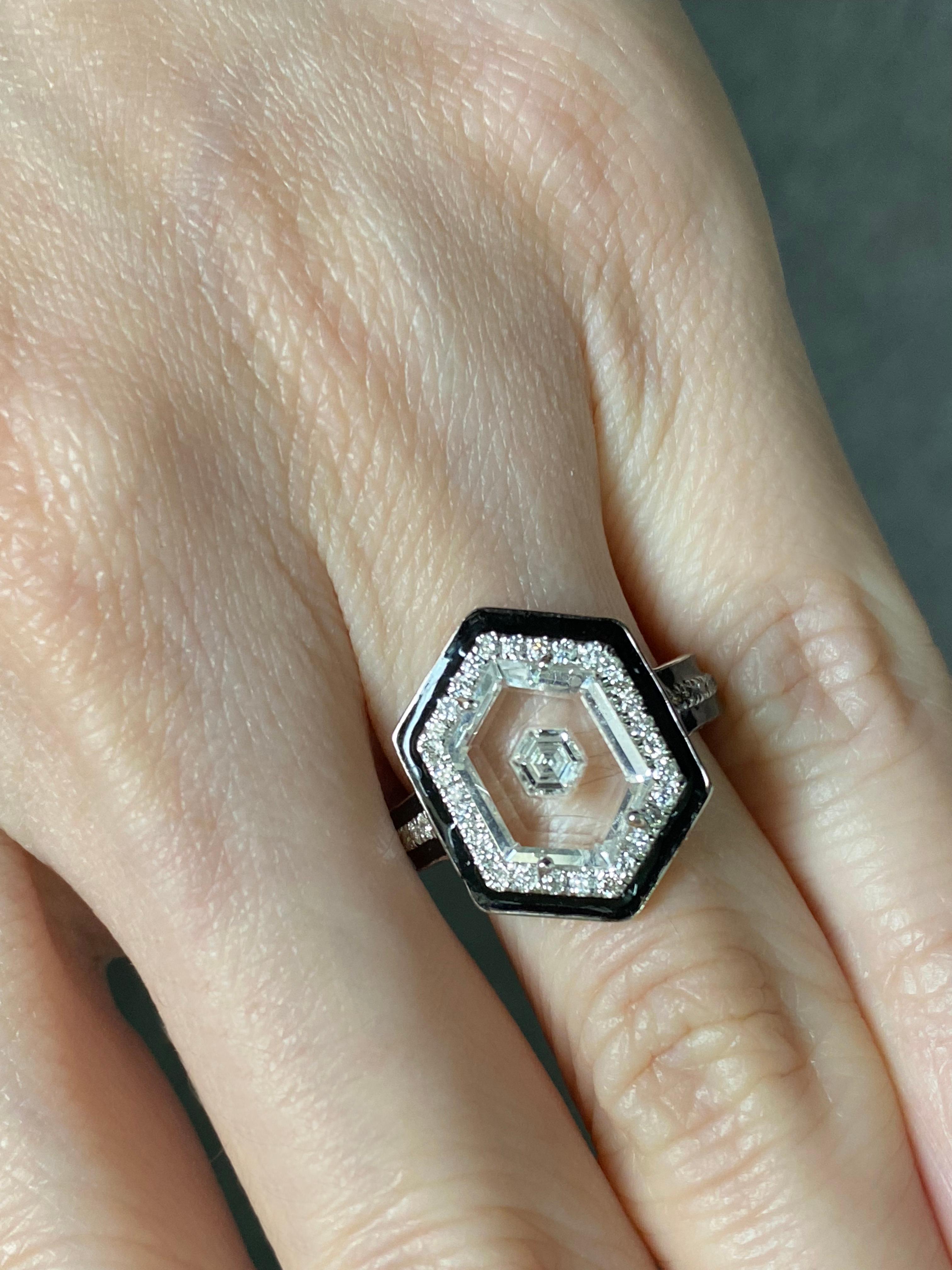 Art Deco Sechseck Diamant und Bergkristall inspiriert Vintage Verlobungsring im Zustand „Neu“ im Angebot in Bangkok, Thailand