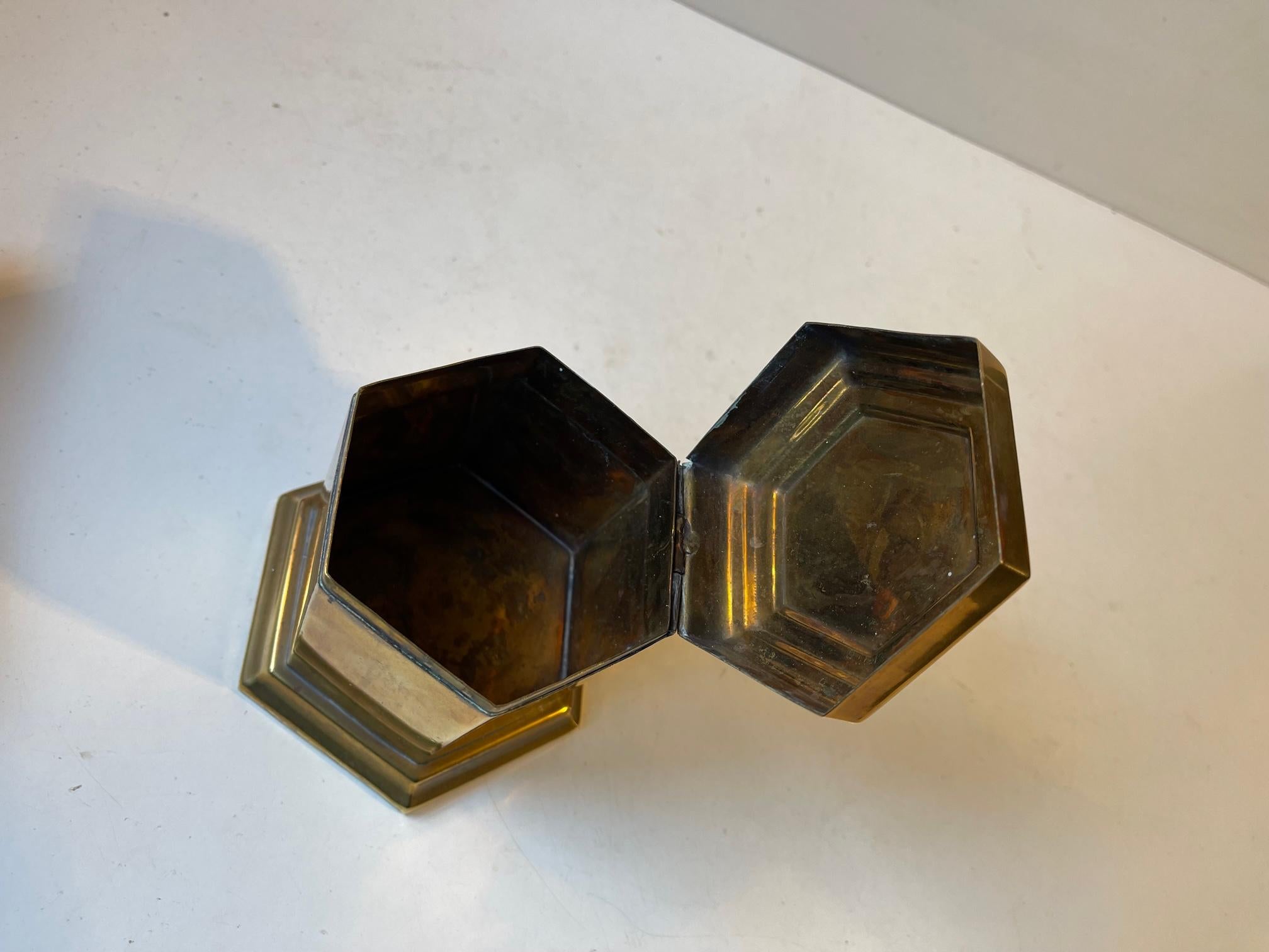Art Deco Hexagonal Brass Tea Caddy or Urne, 1930s In Good Condition In Esbjerg, DK