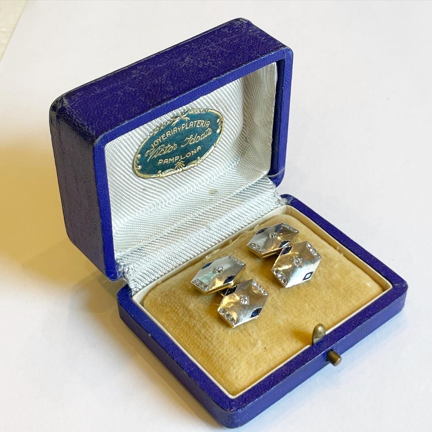 Sechseckige Art-déco-Manschettenknöpfe aus Platin und Gelbgold mit Diamanten im Rosenschliff und Saphir im Angebot 2