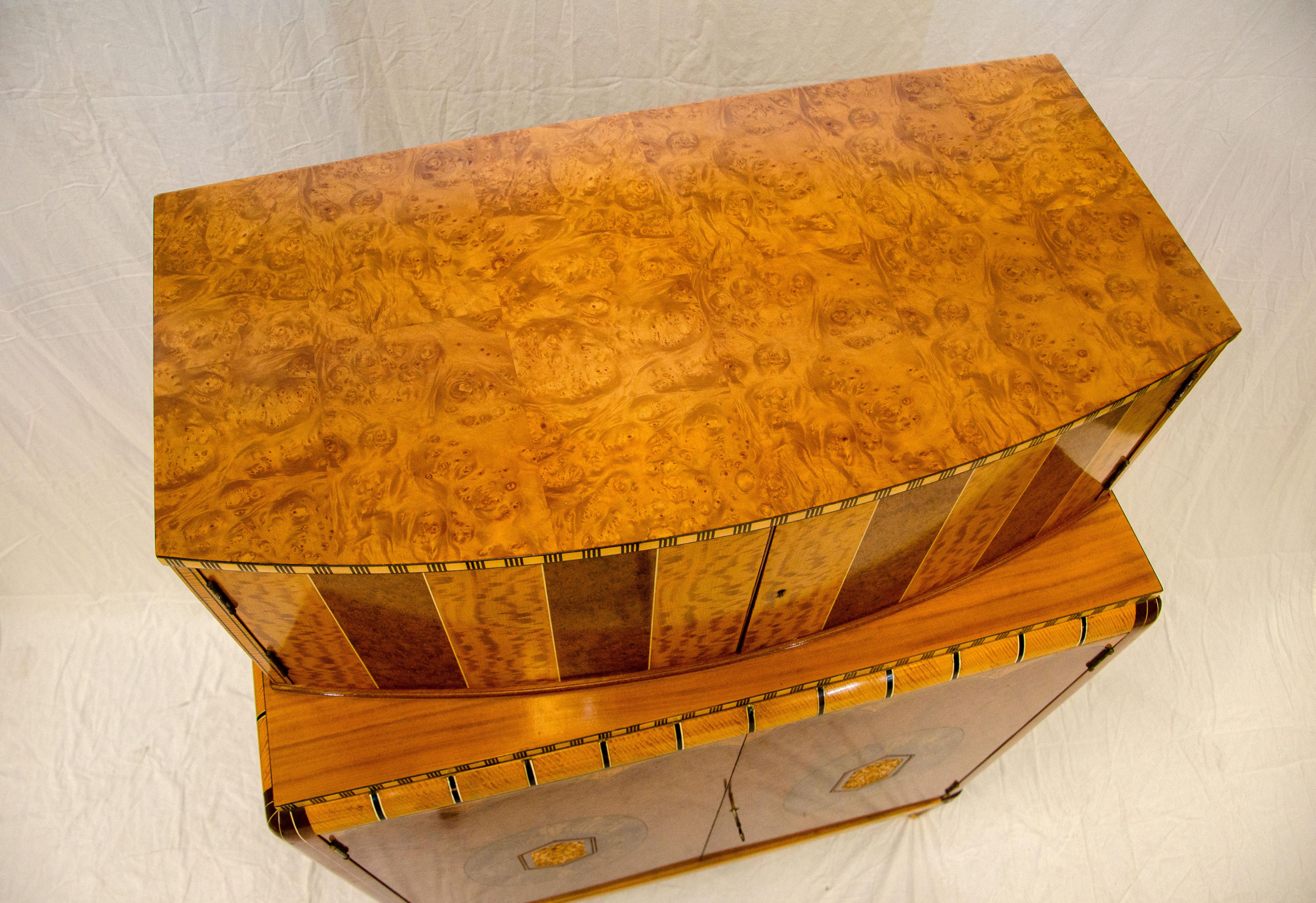 Hohe Art-Déco-Kommode / Kommode von Robert W. Irwin, Royal Furniture im Angebot 6