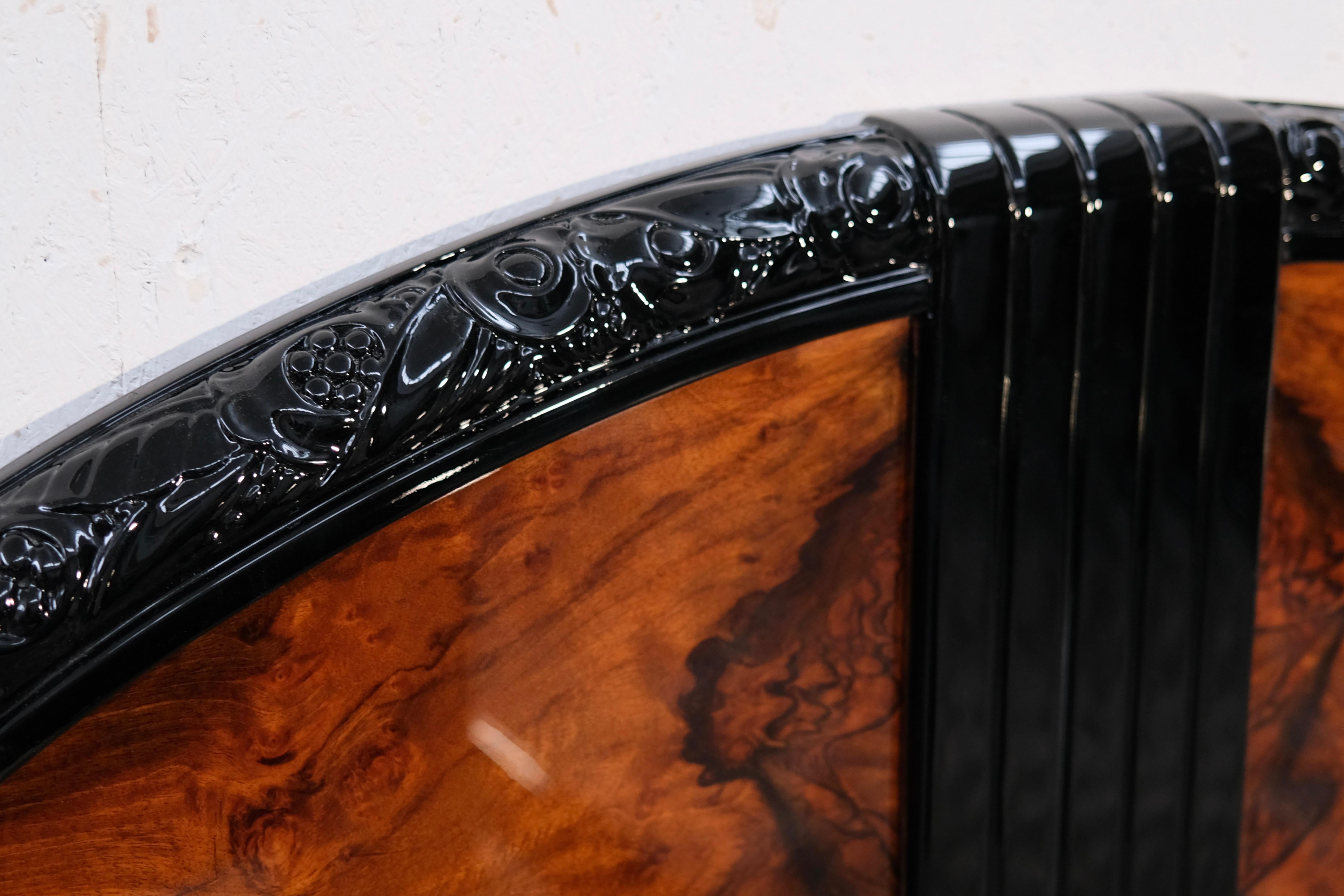 Art Deco High Gloss Bed Frame in Nutwood and Black Piano Lacquer, France 1930s For Sale 4