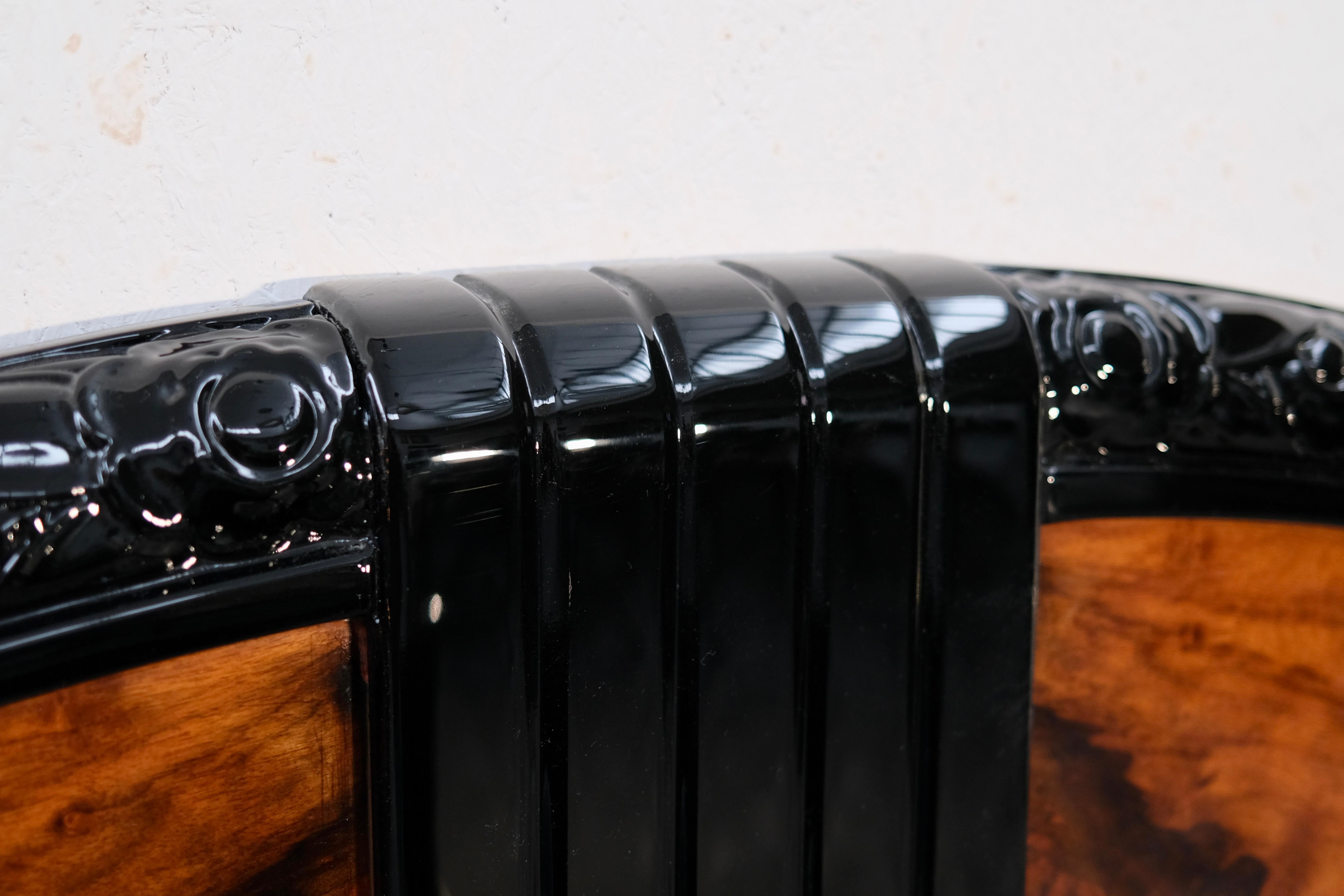Art Deco High Gloss Bed Frame in Nutwood and Black Piano Lacquer, France 1930s For Sale 6