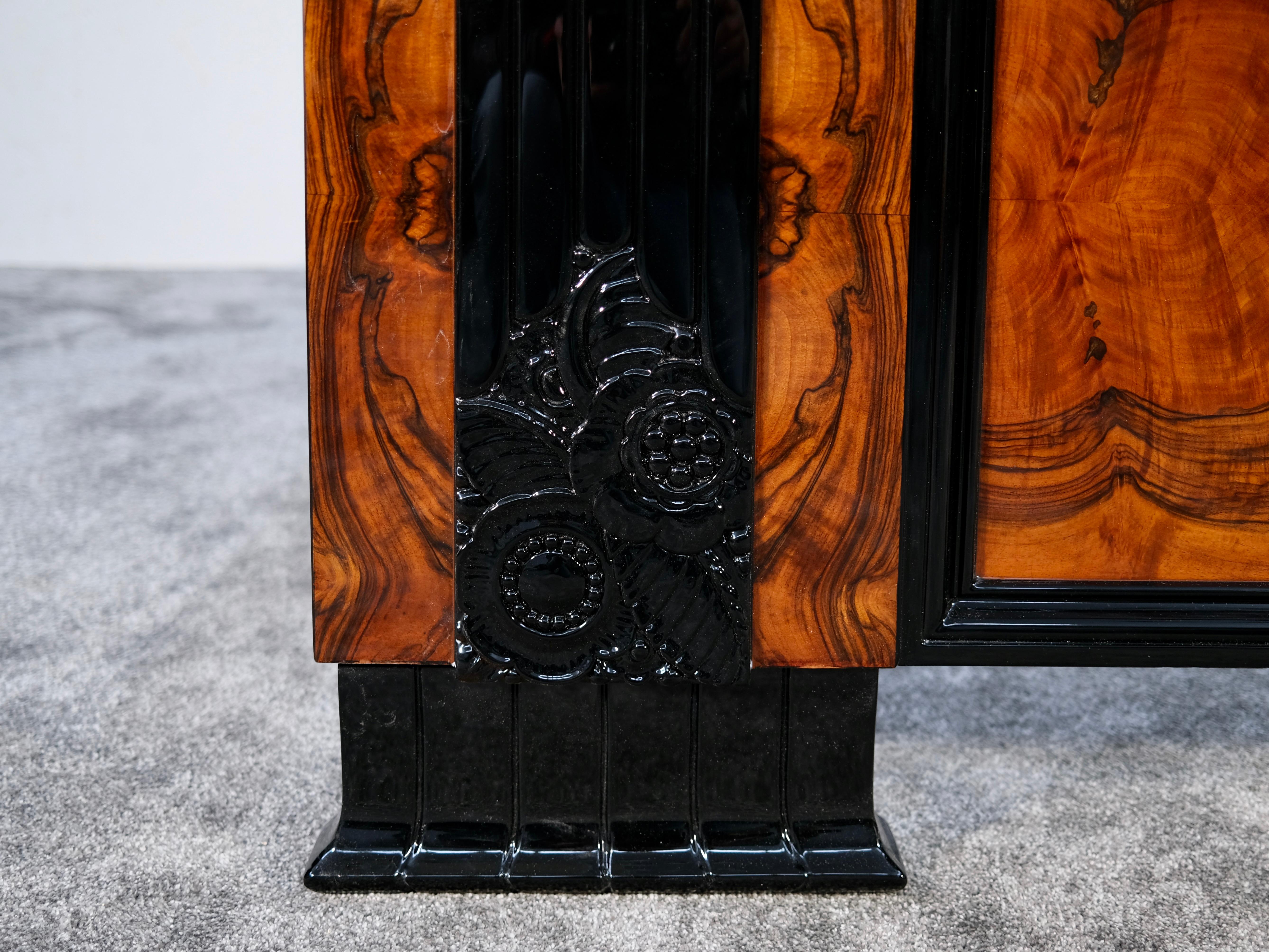 Blackened Art Deco High Gloss Bed Frame in Nutwood and Black Piano Lacquer, France 1930s For Sale