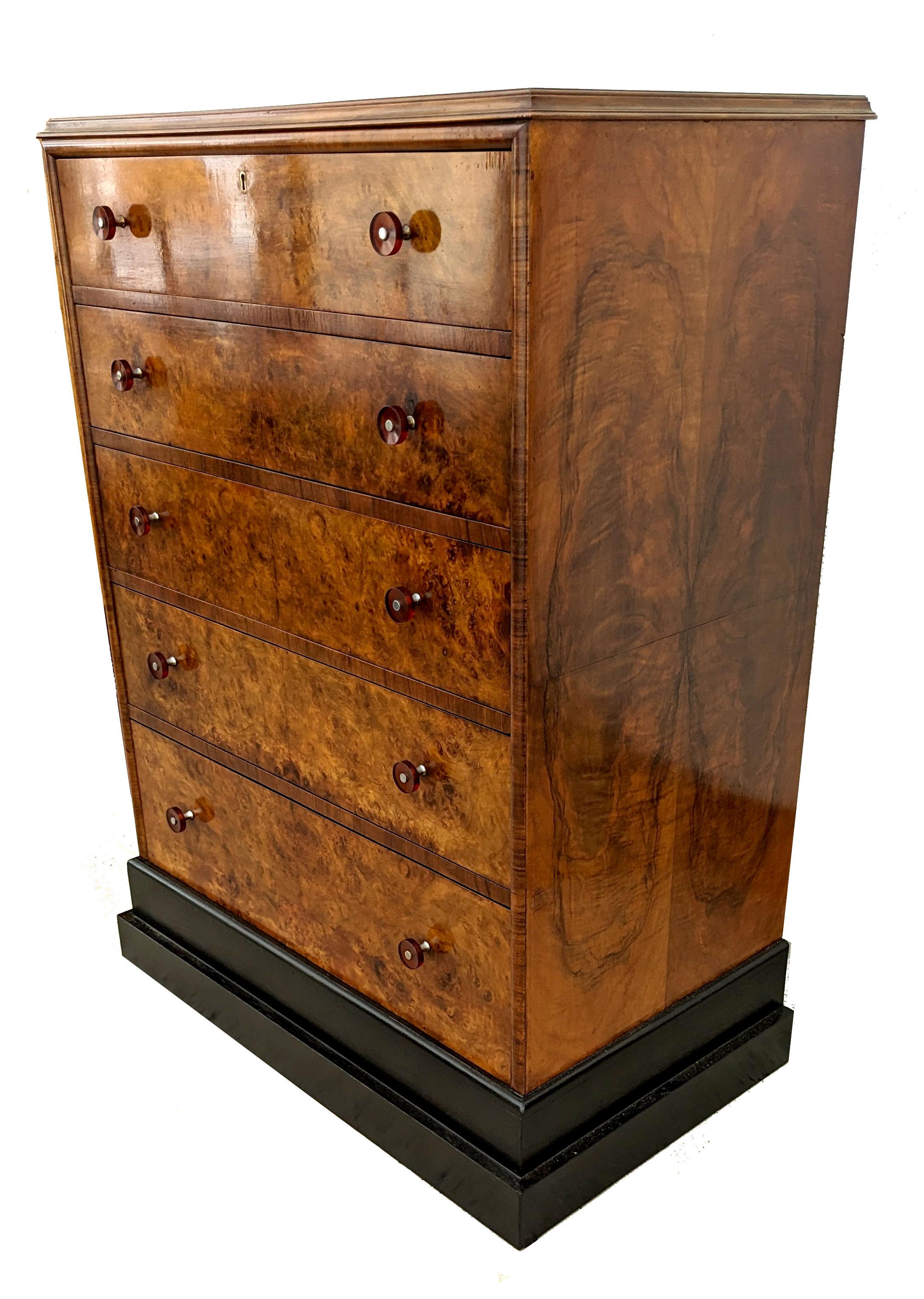 We are very excited to be able to offer you this superb 1930's Art Deco chest of drawers, the quality of which is not often seen.  Raised on an ebonised stepped plinth are five graduated in size drawers, offering plentiful storage for your folded