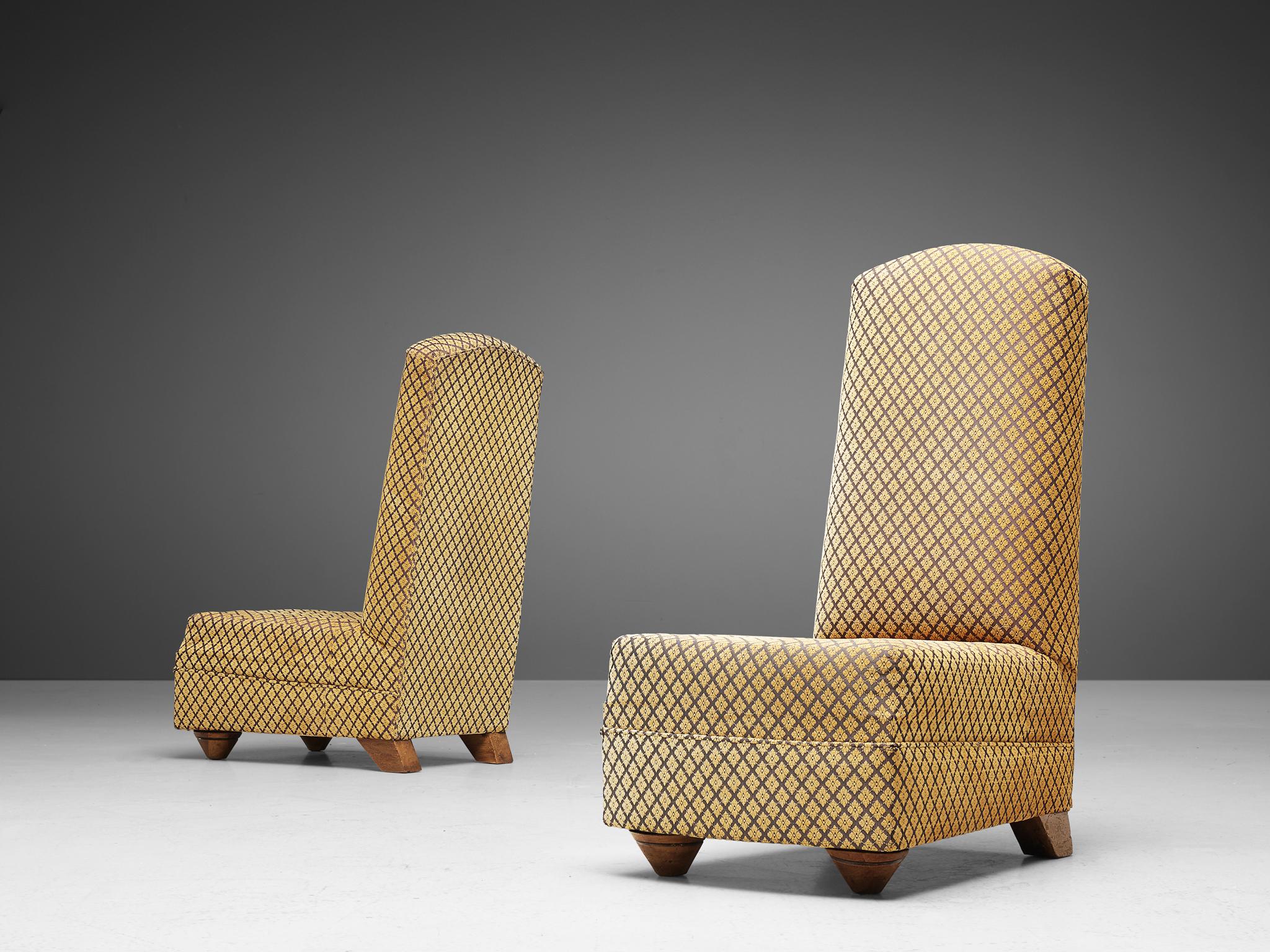 Highback chairs, fabric, wood, Europe, 1930s

Four highback chairs with ocher textured floral upholstery. The seating is lifted by conical wooden legs in the front that have a decorative carving all around, giving these chairs an Art Deco