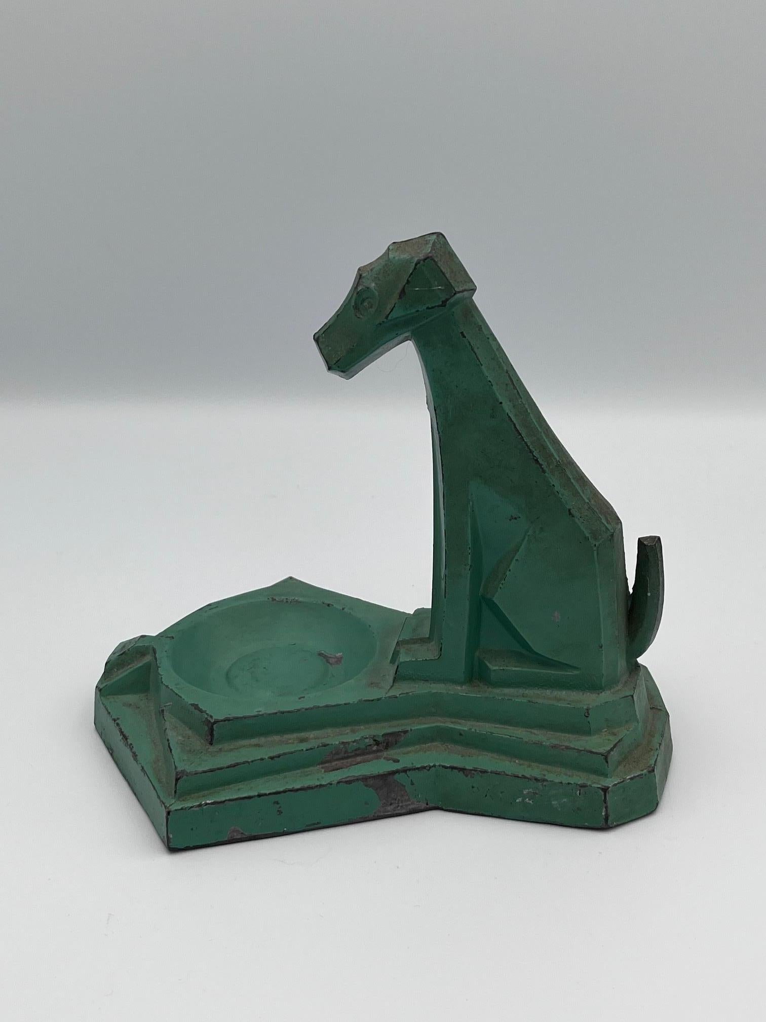Art Deco Hoch stilisierte kubistische und geometrische Teal Green Hund Aschenbecher (amerikanisch) im Angebot