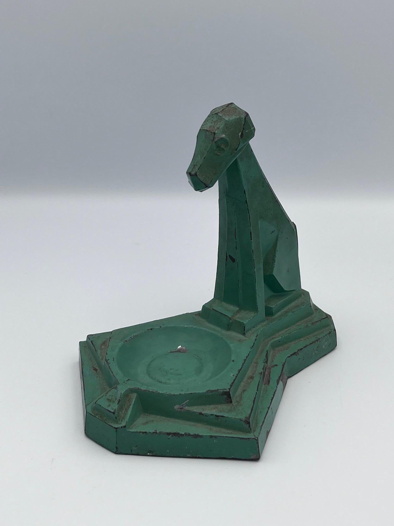 Art Deco Hoch stilisierte kubistische und geometrische Teal Green Hund Aschenbecher (Gemalt) im Angebot