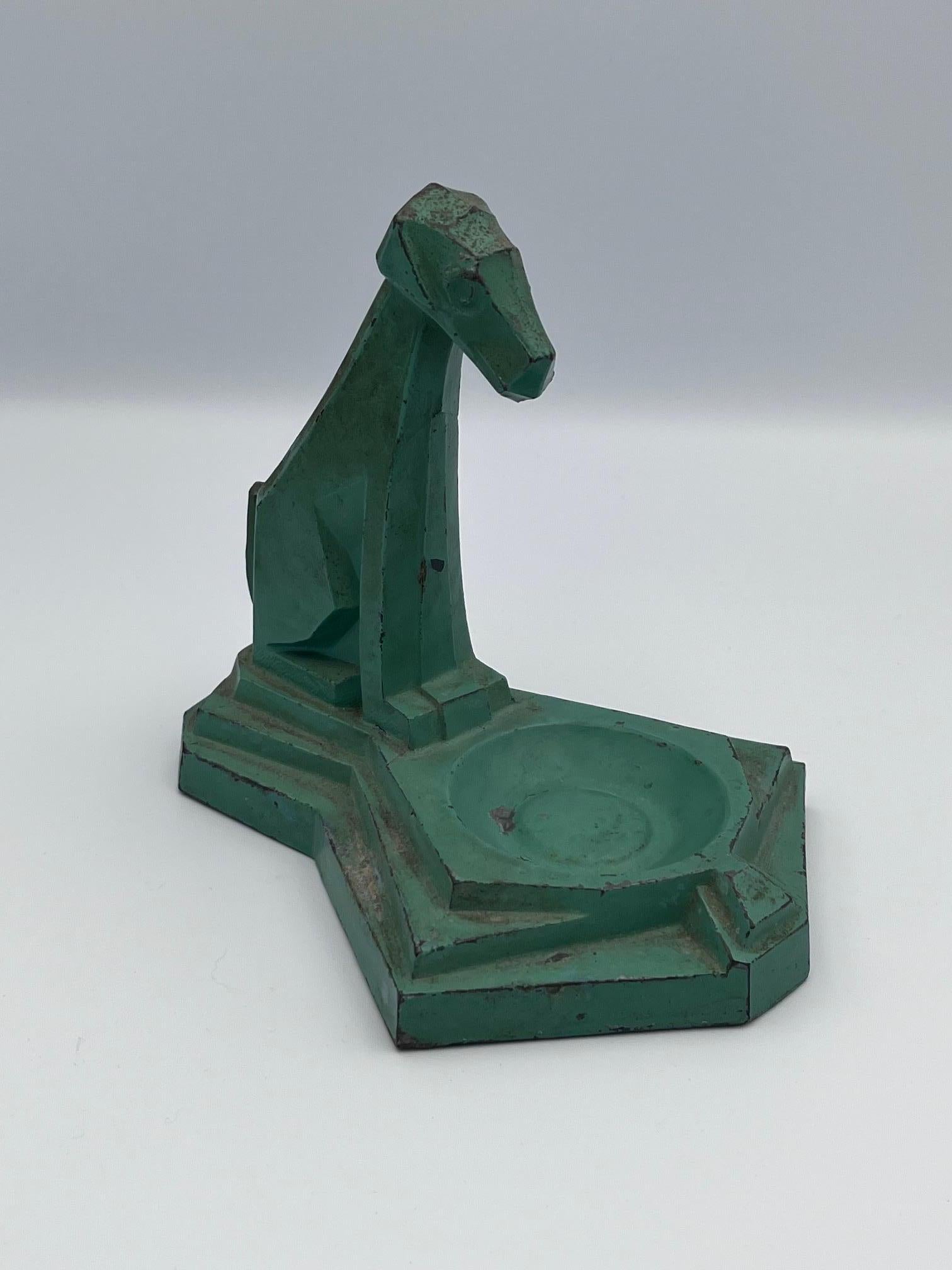 Art Deco Hoch stilisierte kubistische und geometrische Teal Green Hund Aschenbecher im Angebot 1