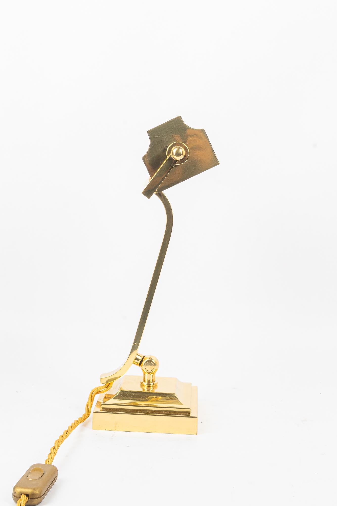 Art Deco höhenverstellbare und sviweling Messing Tischlampe Wien um 1920s (Österreichisch) im Angebot