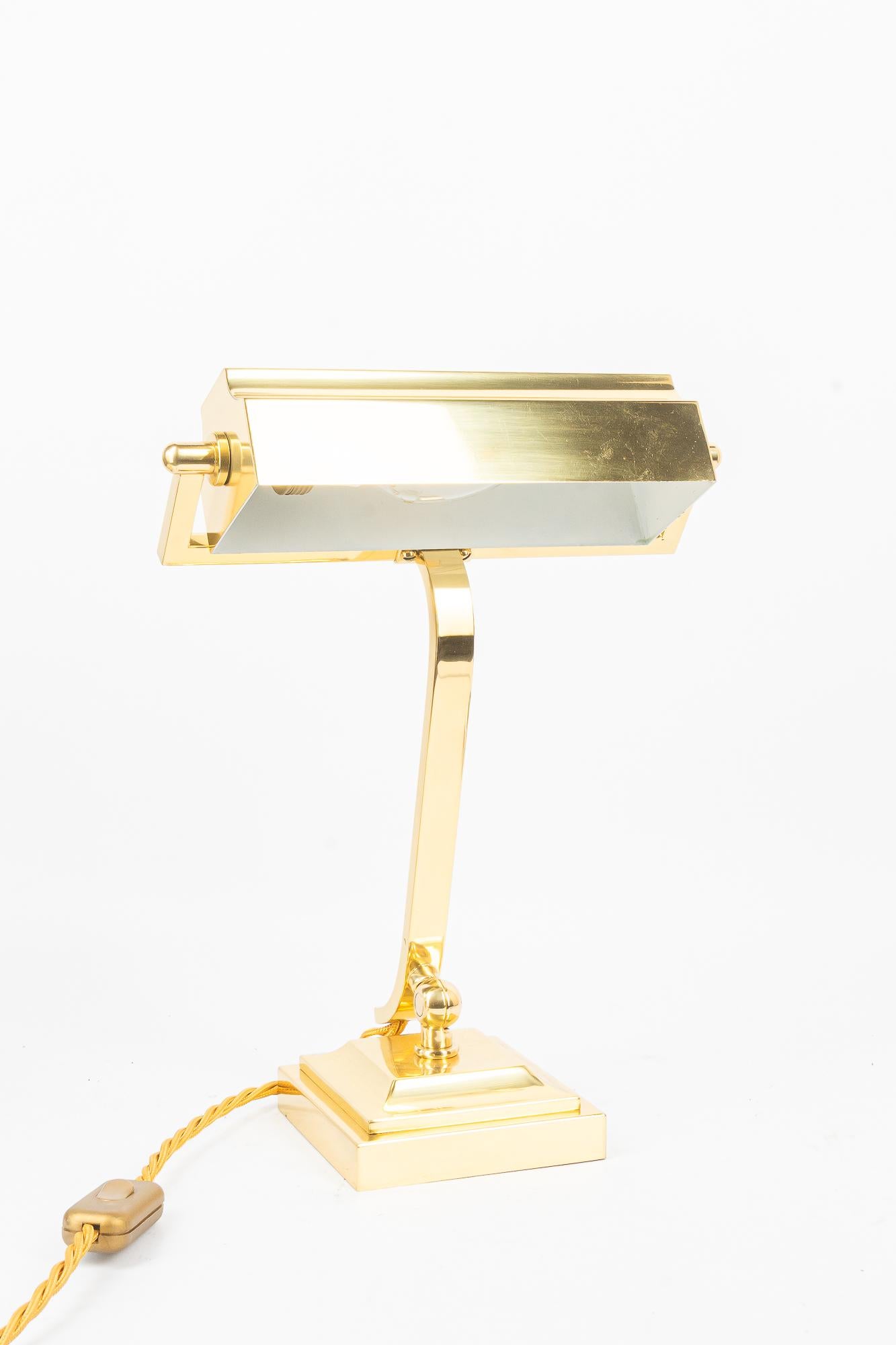 Art Deco höhenverstellbare und sviweling Messing Tischlampe Wien um 1920s (Frühes 20. Jahrhundert) im Angebot