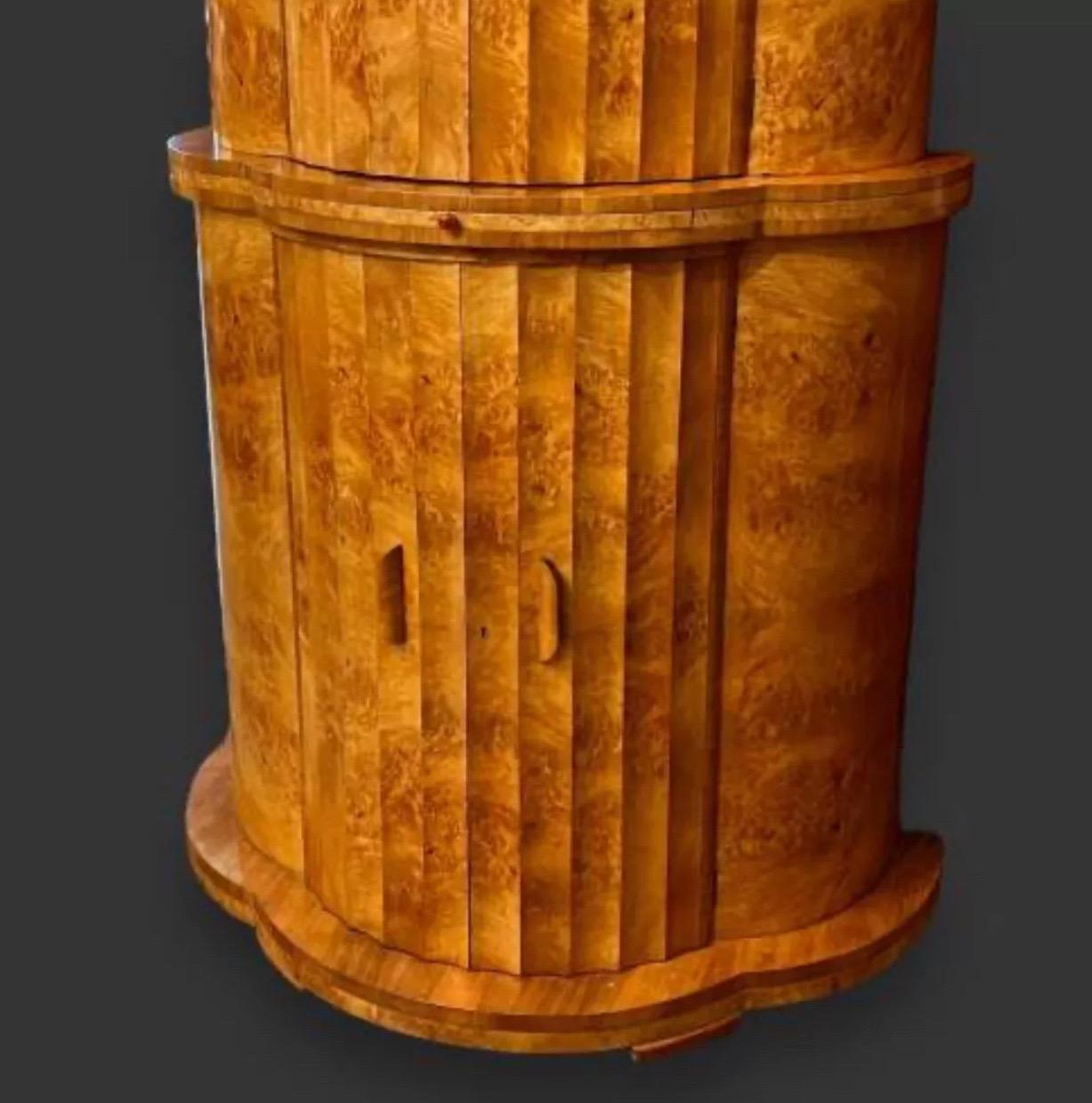 Cabinet da cocktail scanalato semicircolare Art Deco H.L.A. Epstein in radica bionda di noce in vendita 3