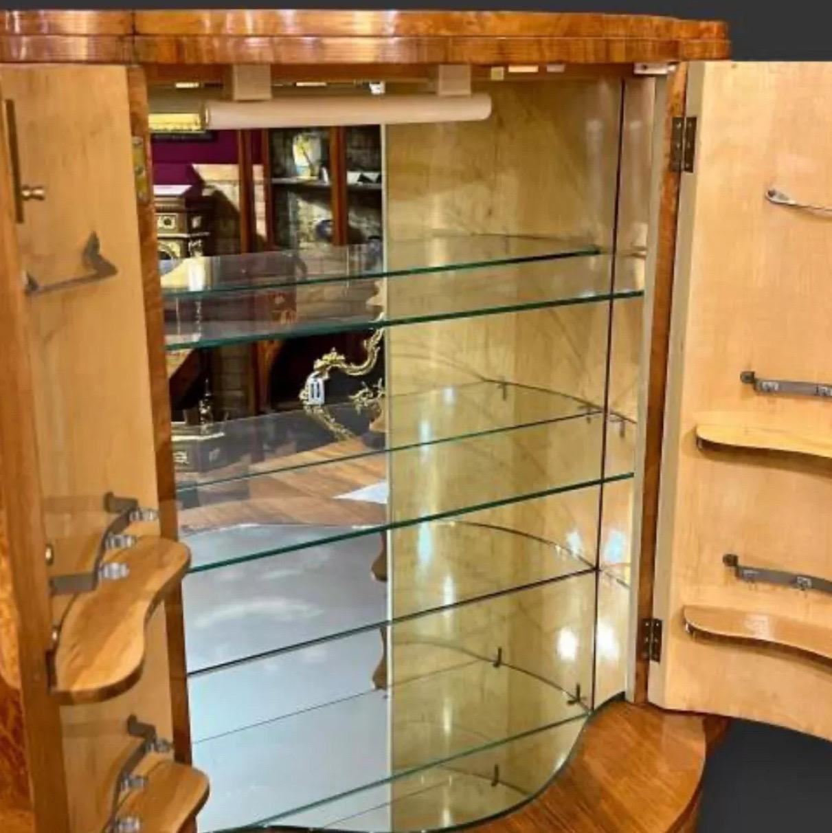 Art Déco Cabinet da cocktail scanalato semicircolare Art Deco H.L.A. Epstein in radica bionda di noce in vendita