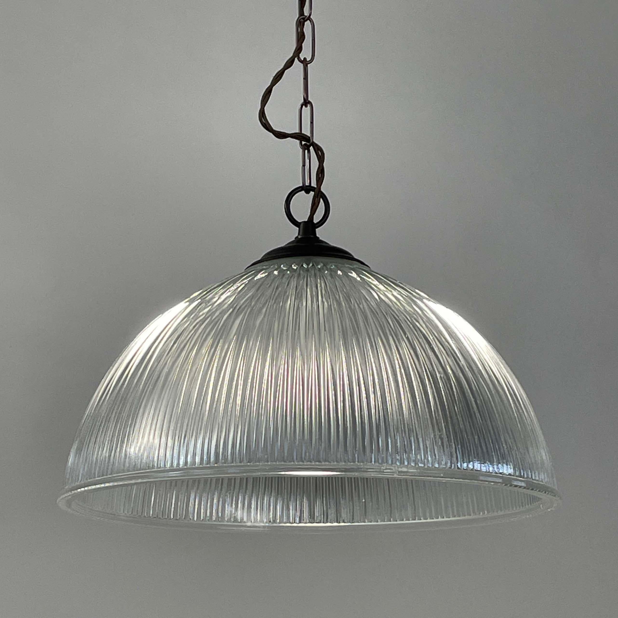 Milieu du XXe siècle Lampe suspendue Art Déco en verre industriel Holophane, France, années 1930 en vente