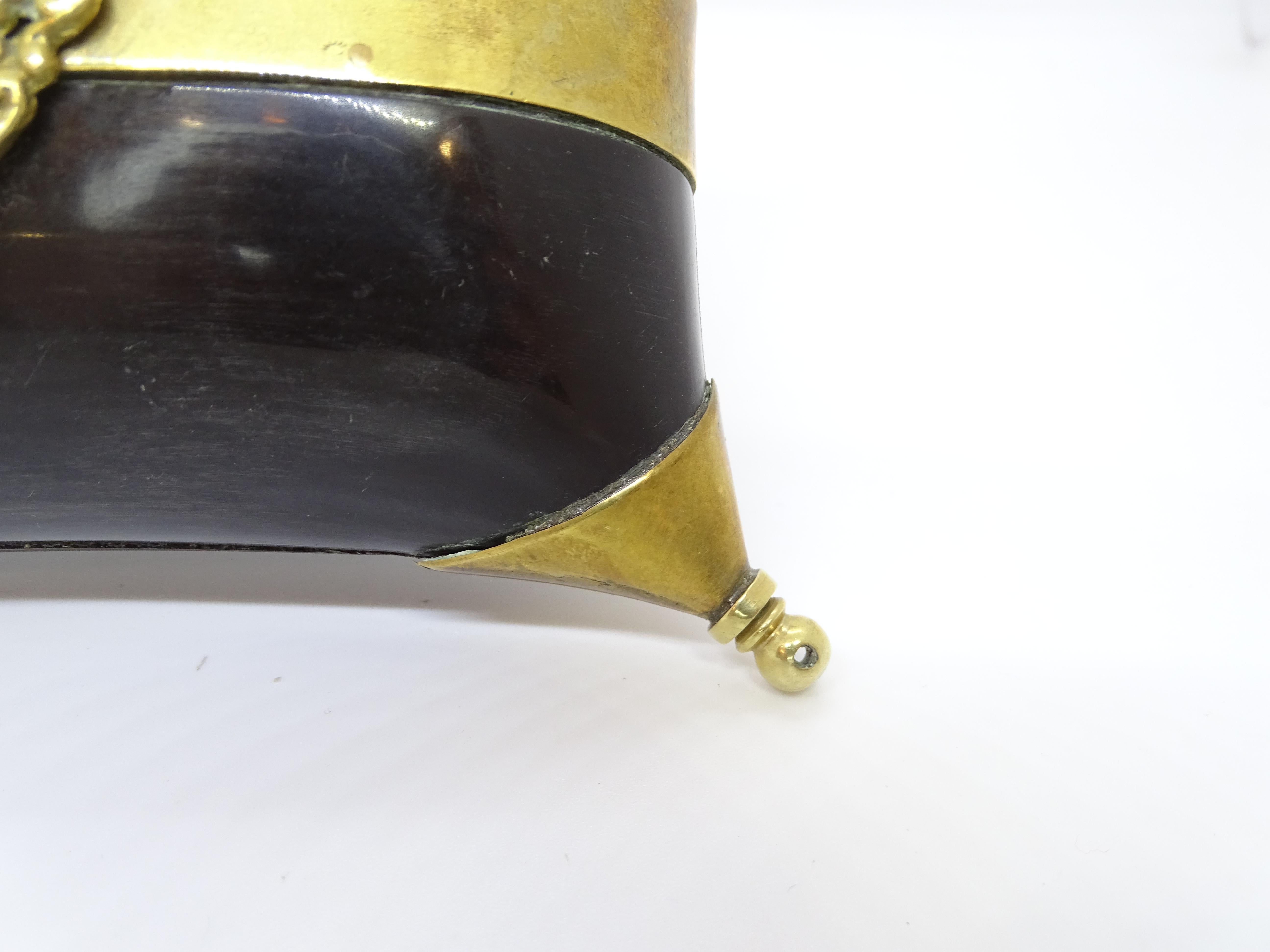 Art déco  Cuscino in ottone e corno Art Deco con interno in velluto blu Quadrato in vendita 5