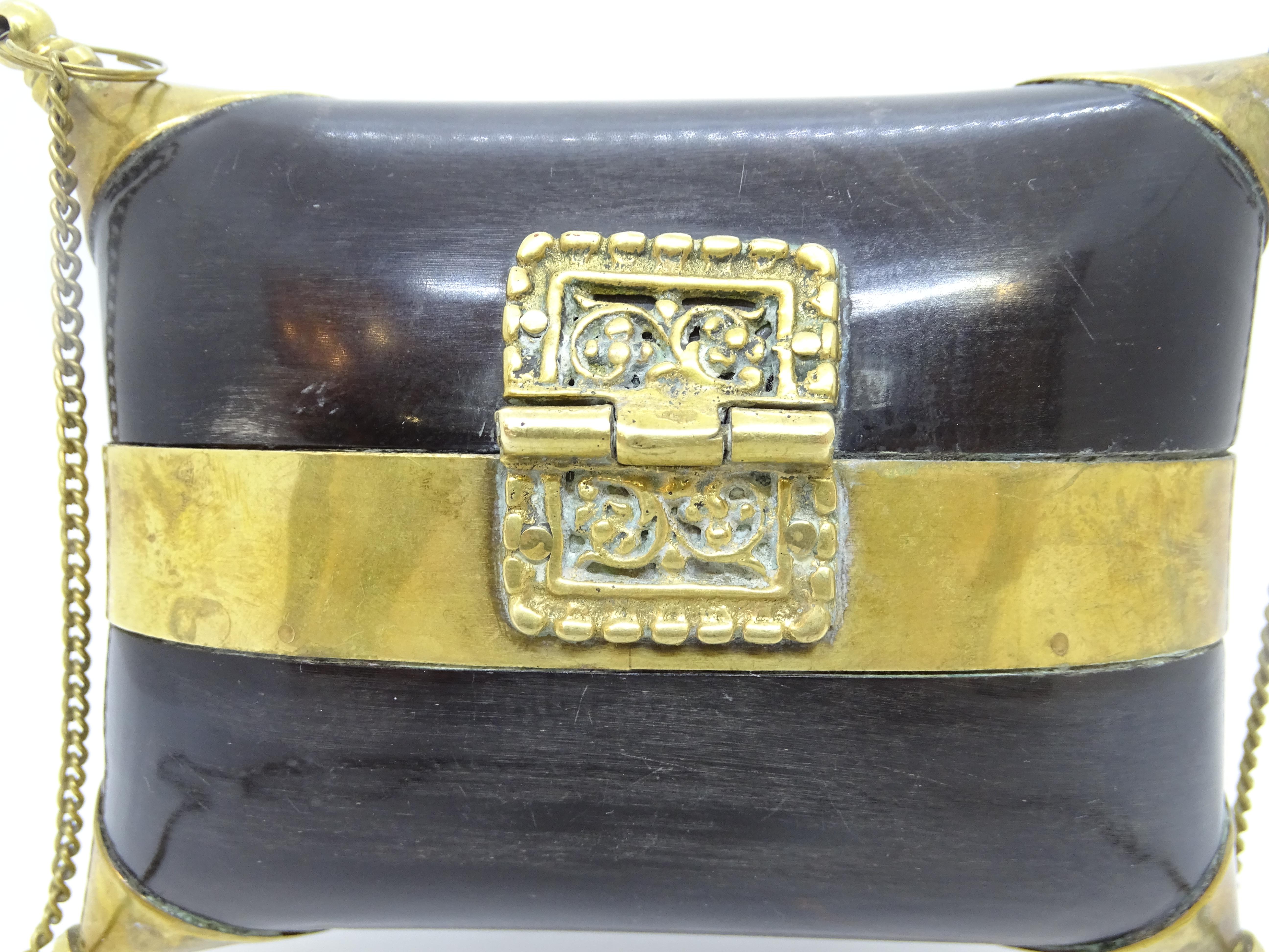 Art déco  Cuscino in ottone e corno Art Deco con interno in velluto blu Quadrato in vendita 8