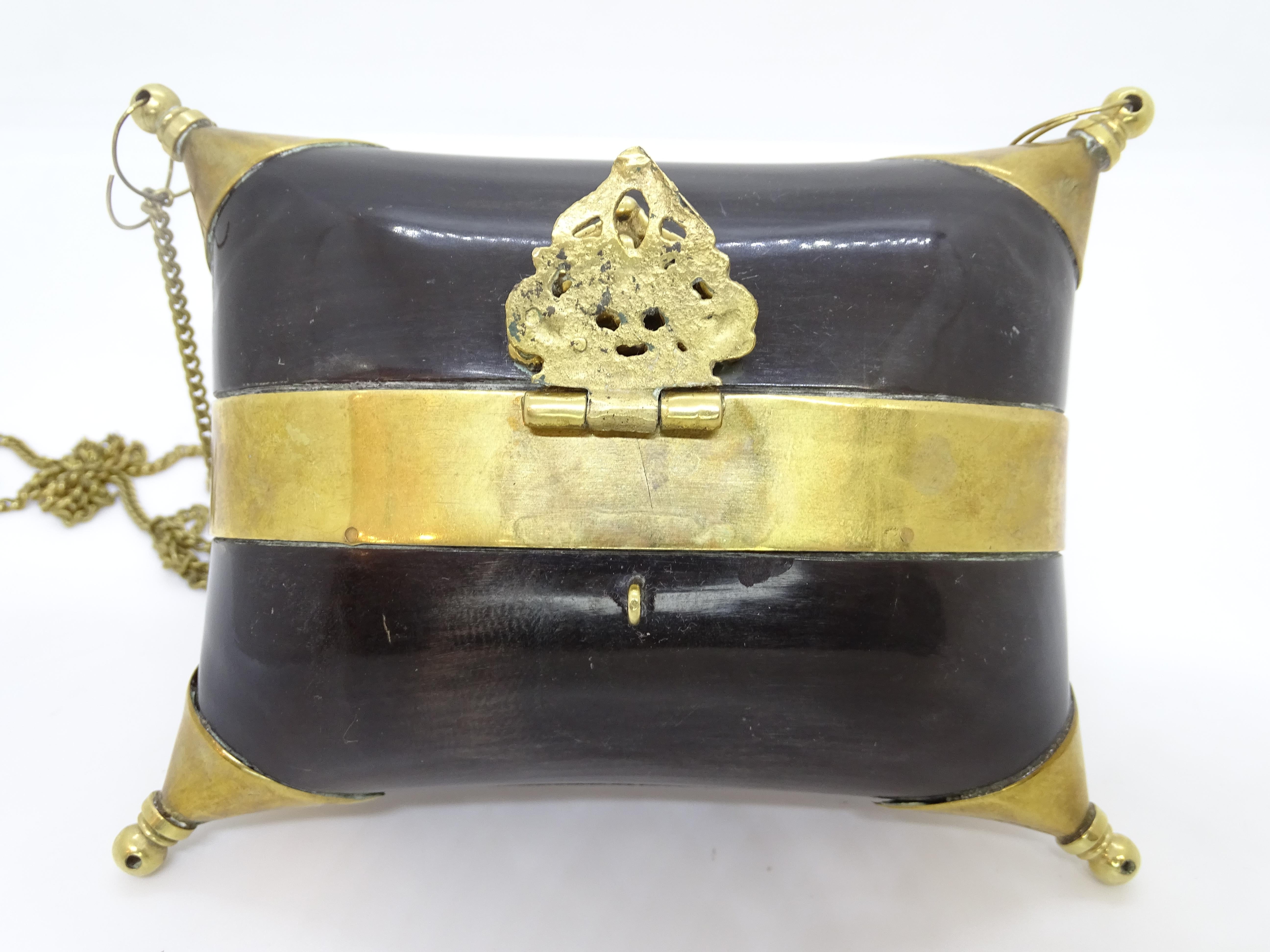 Art déco  Cuscino in ottone e corno Art Deco con interno in velluto blu Quadrato in vendita 12