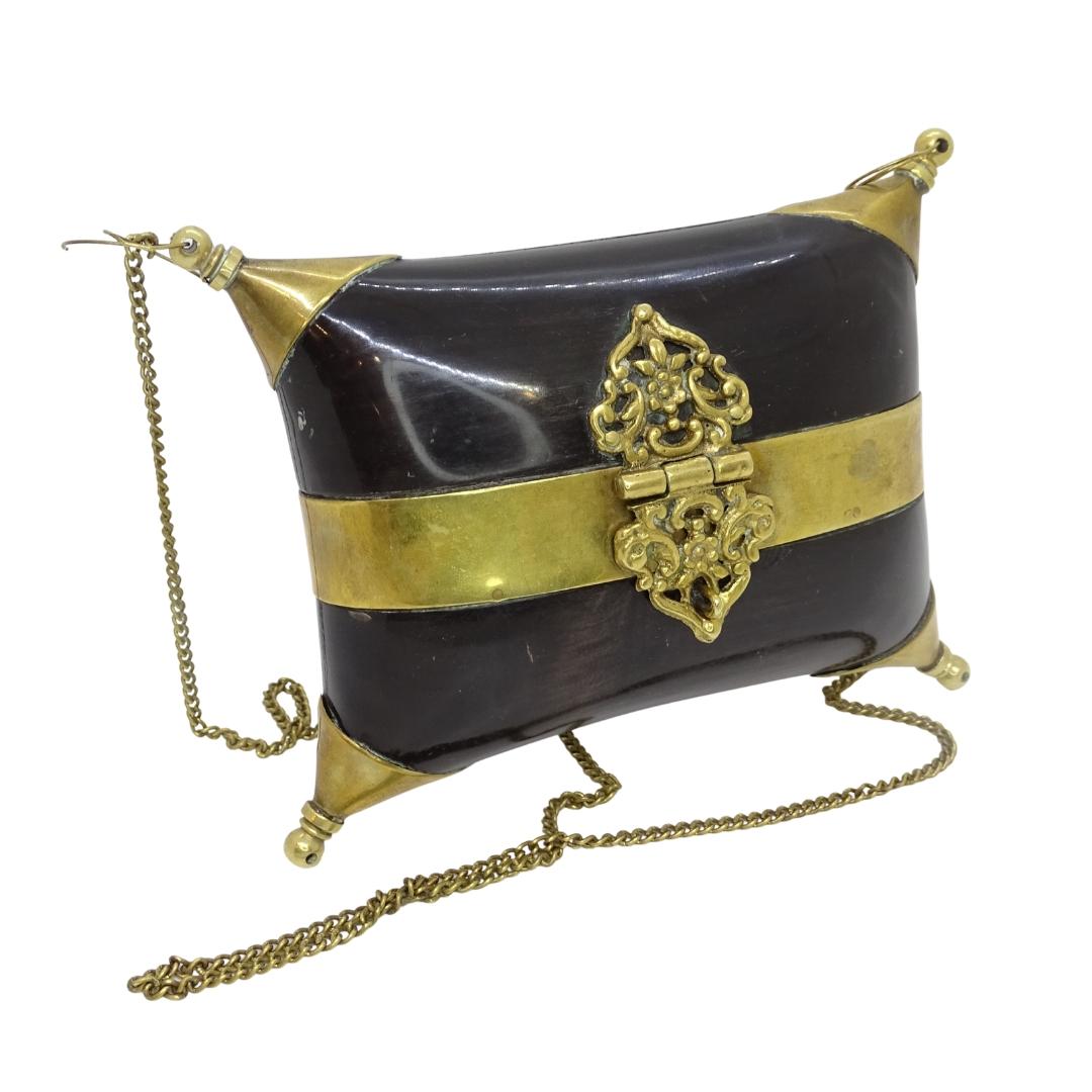 Splendido portacuscini d'epoca degli anni '30 in Horn e ottone Art Deco con interno in velluto rigido quadrato
Art of Vintage deco  Borsetta da sera a cuscino degli anni '30 con interno quadrato in velluto blu e catena.
Incredibile pochette o borsa