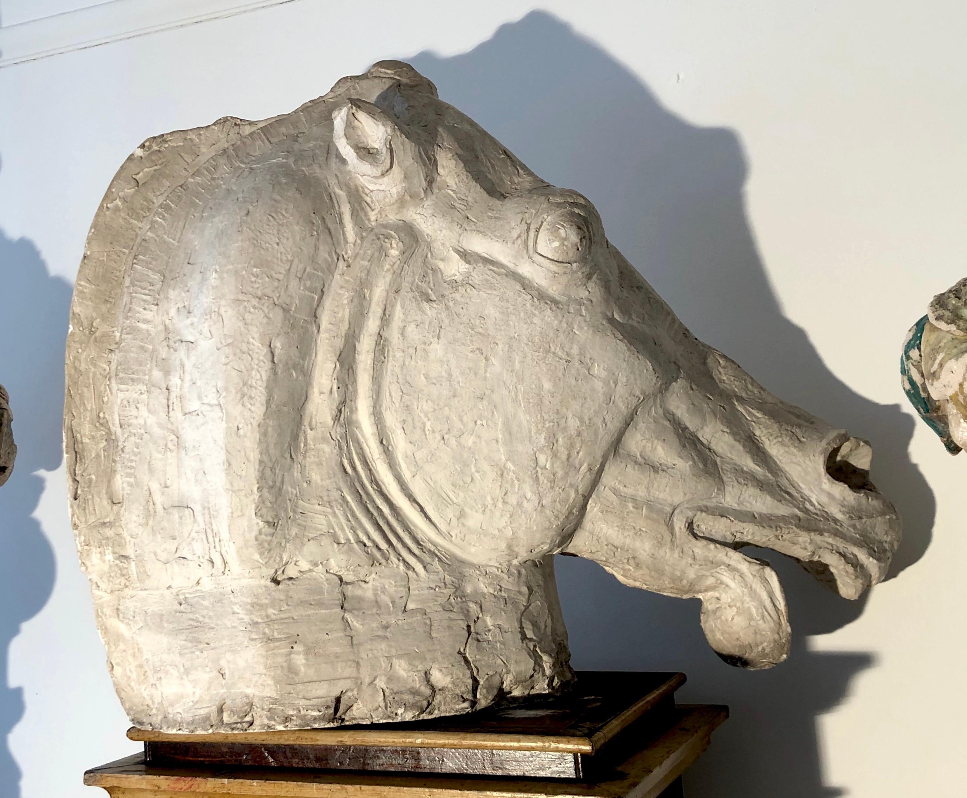Art déco Tête de cheval Art Déco Animal Sculpture Plâtre en vente