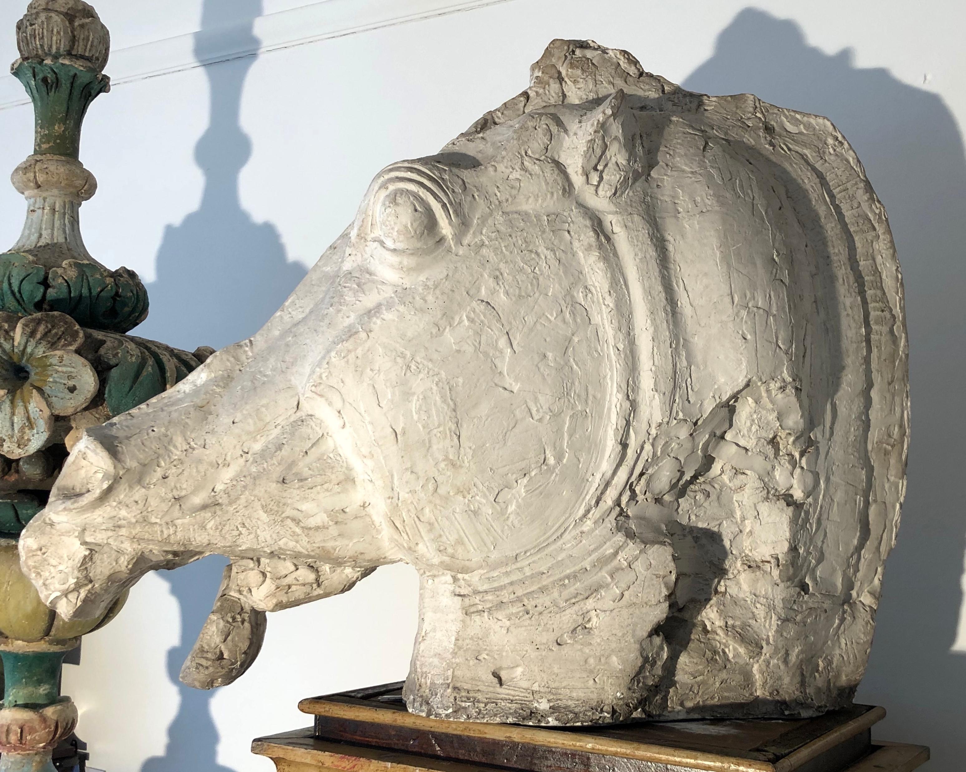 Français Tête de cheval Art Déco Animal Sculpture Plâtre en vente