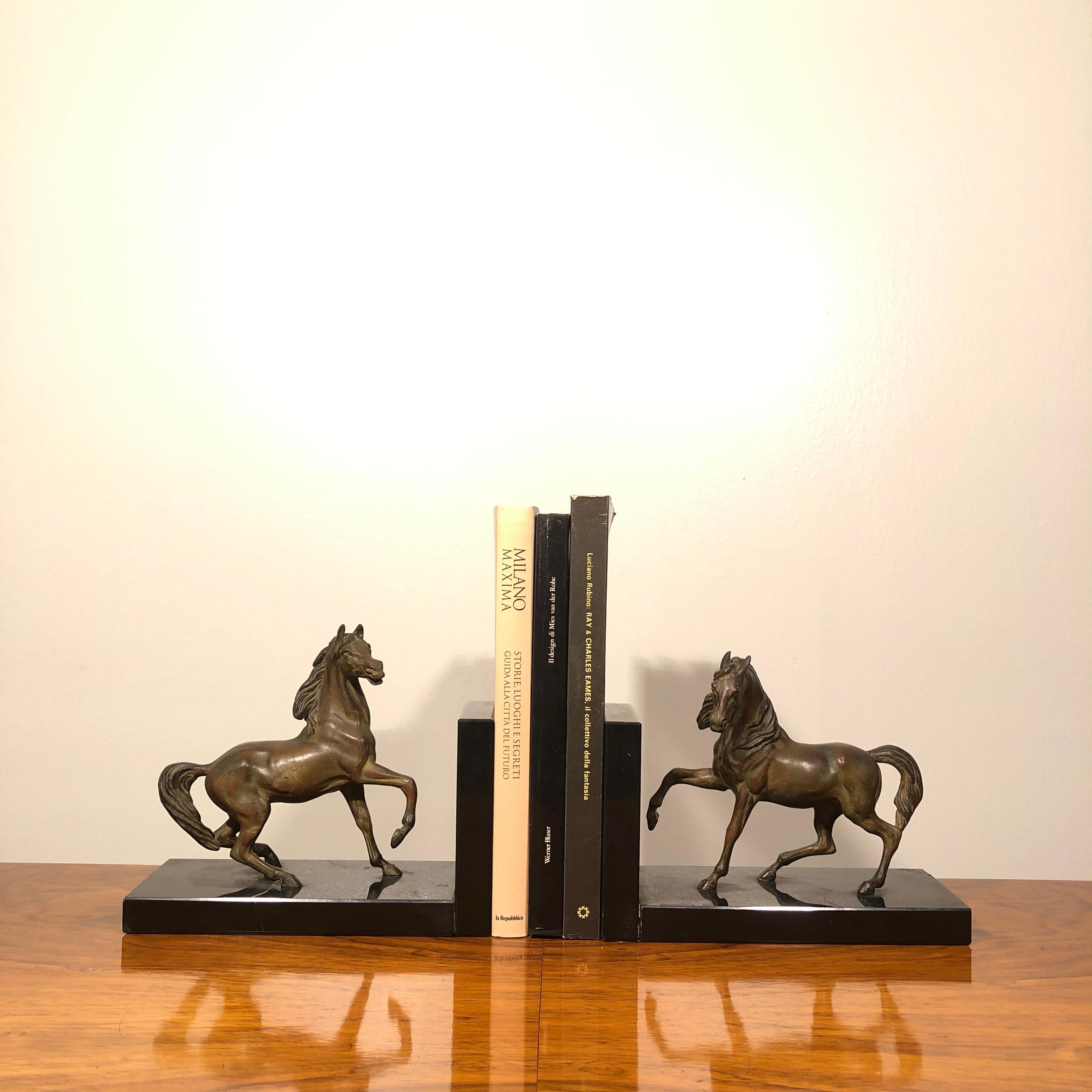 Art Deco horses shaped bronze and black marble bookends. From France from early 20th century period.
Size of each piece: W 20 cm, D 8 cm, H 12 cm.
Excellent conditions, no structural damages only wears coherent with prior gentle use and