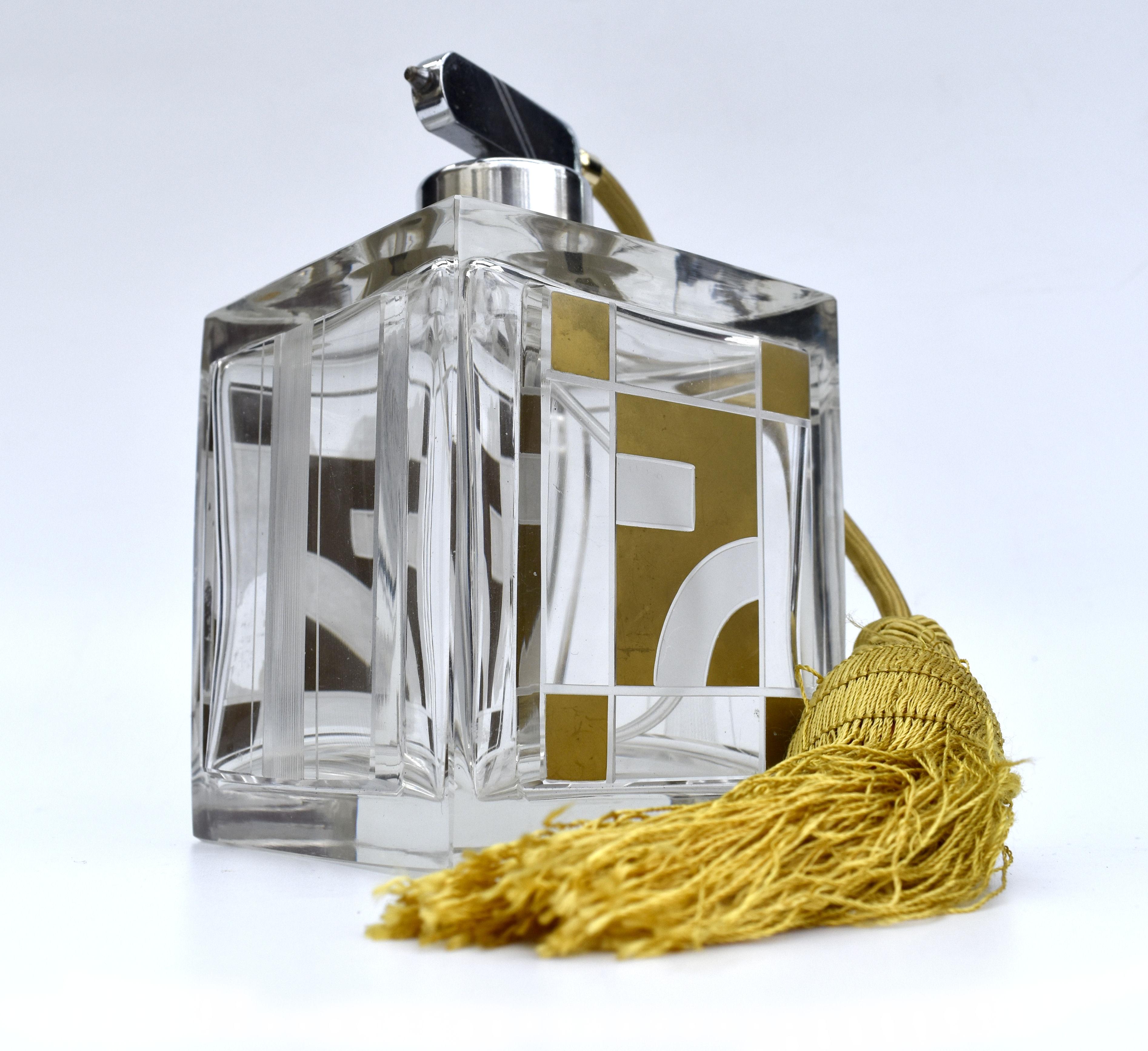 Anglais Très grand atomiseur de parfum tchèque en verre pour femmes Art Déco, vers 1930 en vente