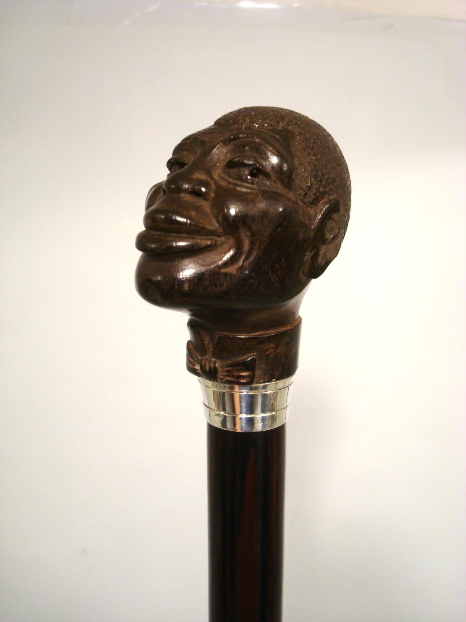 Art Deco Ritratto di uomo nero umoristico Scultura in ebano Bastone da passeggio. 
Grande bastone raffigurante un ritratto umoristico di uomo nero scultura... Antico bastone britannico raffigurante un africano intagliato in legno d'ebano. Ha un