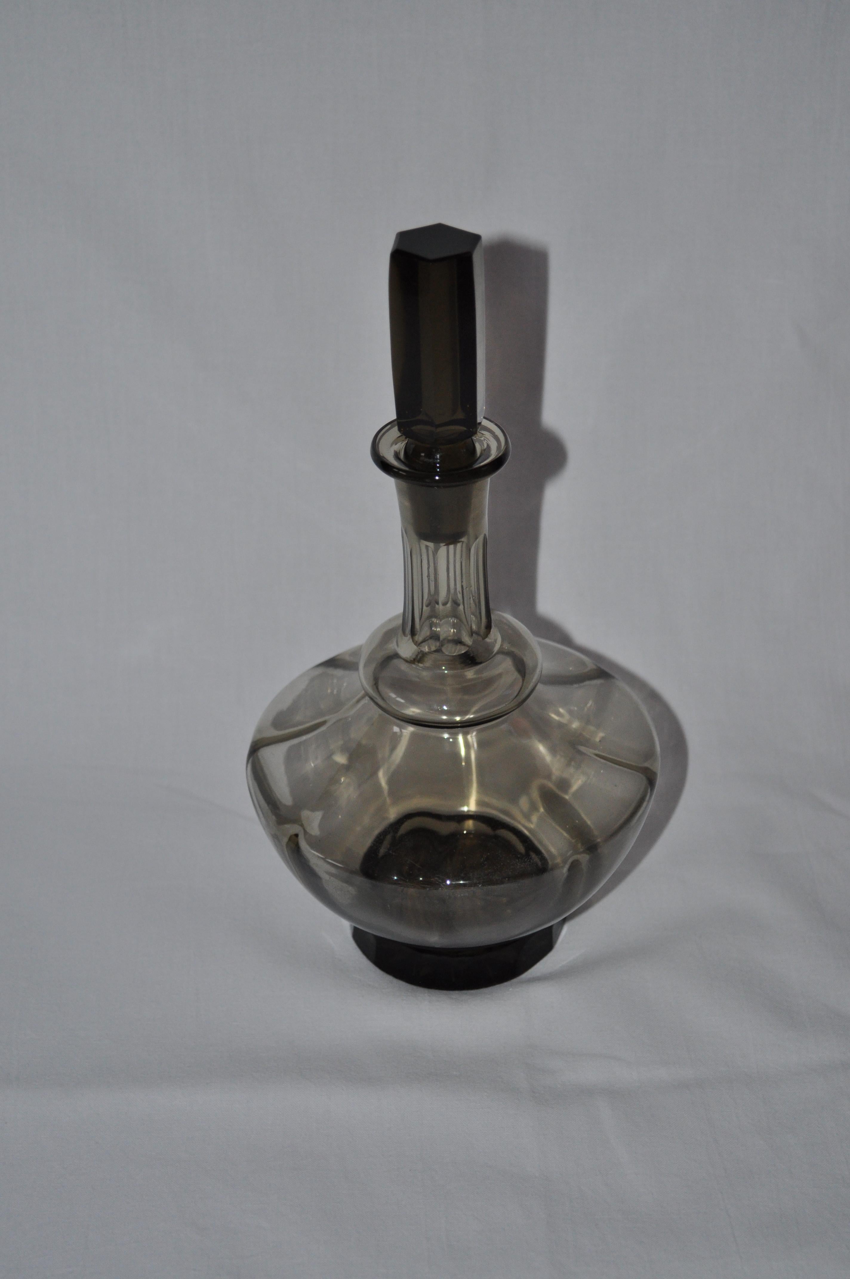 Art Deco Hungarian decanter smoked glass
Good vintage condition; no chips, cracks, or breaks.