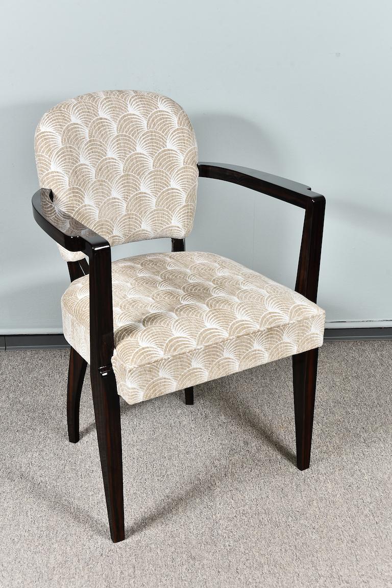 Chair’s frame is made out of walnut wood.
It has 2 straight front legs and 2 slightly curved back legs. Upholstered back part and a seat are joined with 2 wooden connectors. 

 Condition is very good.
Restored.
Measures: 24