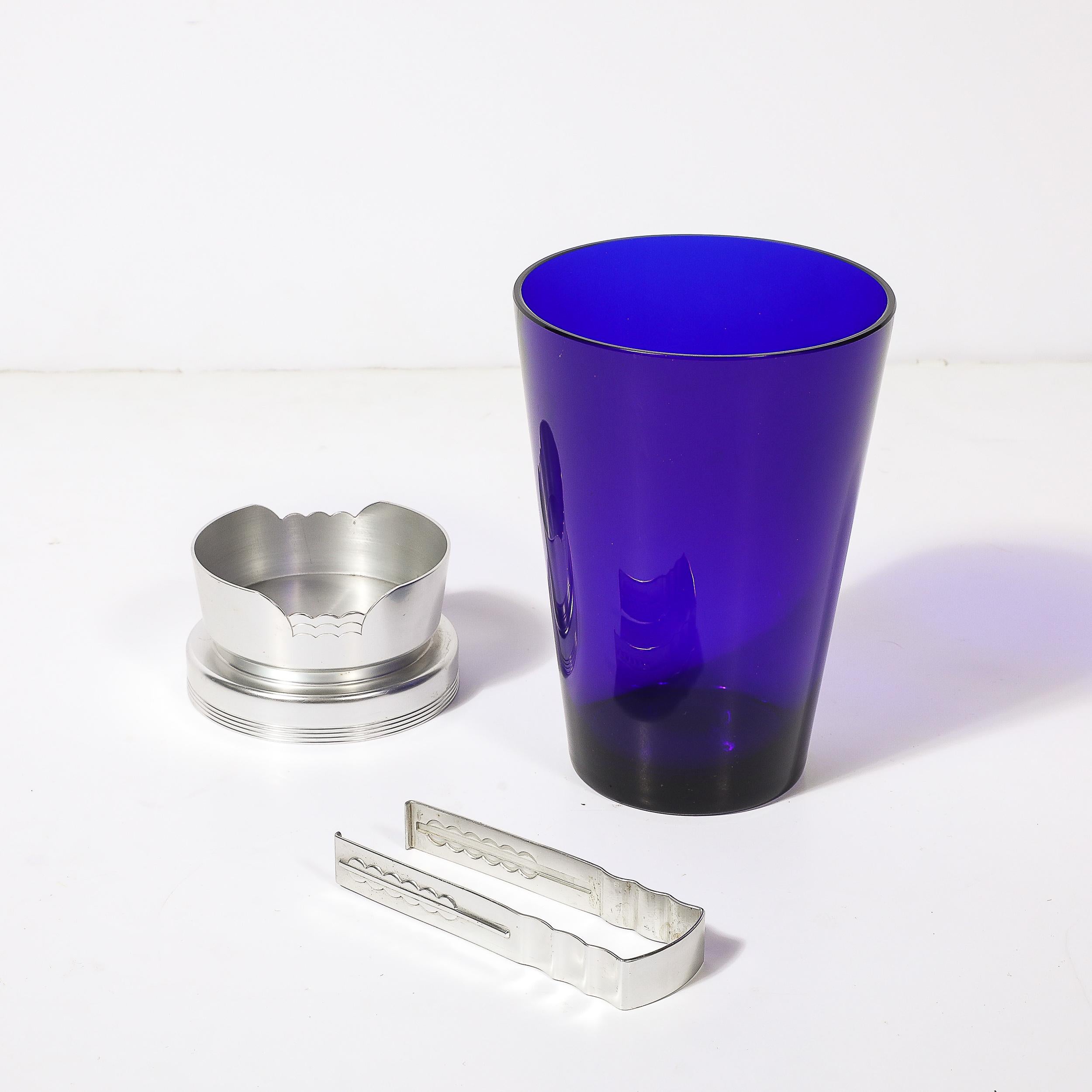 Cubitera Art Decó de cristal azul con base de aluminio y pinzas firmada Kensington en venta 4