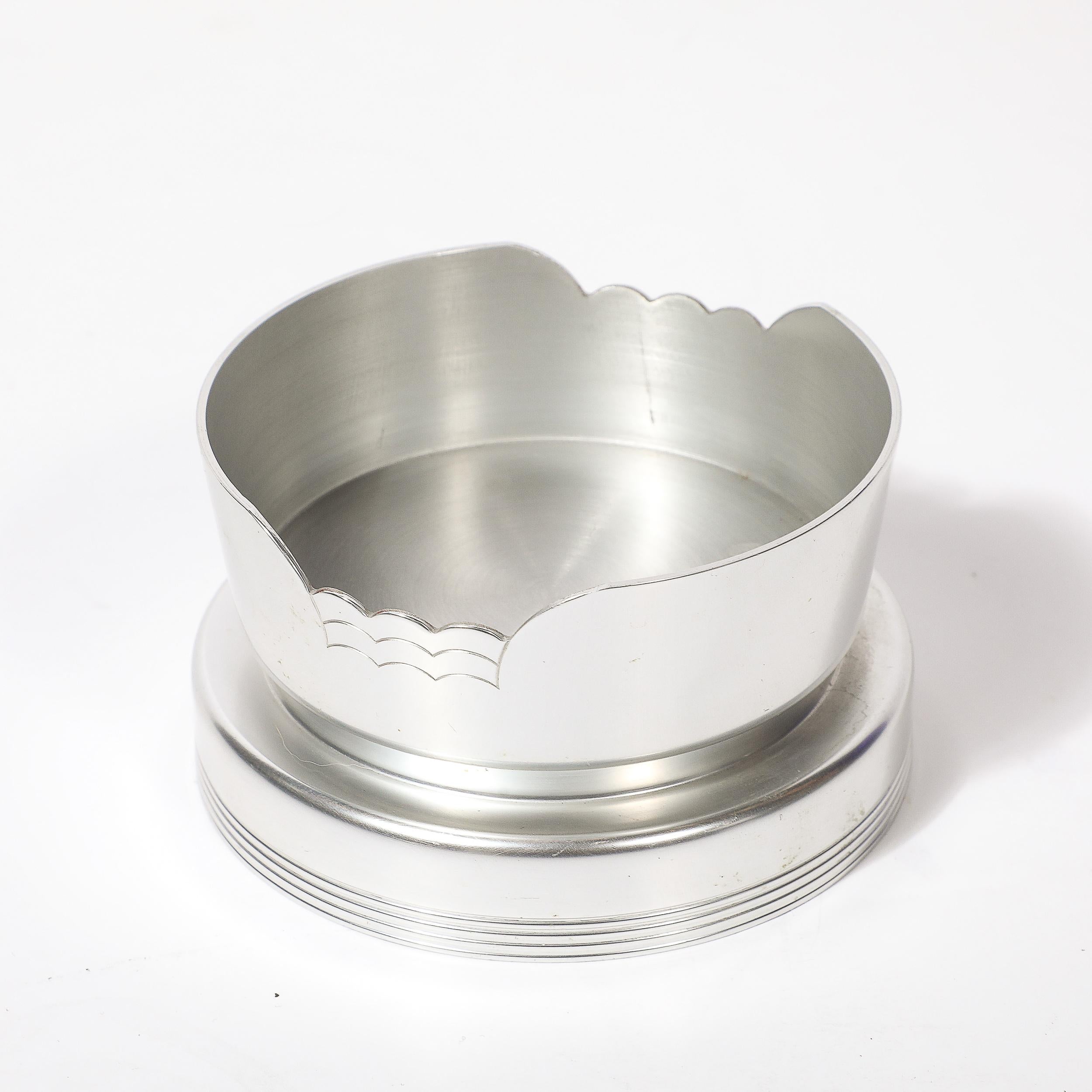 Cubitera Art Decó de cristal azul con base de aluminio y pinzas firmada Kensington en venta 5