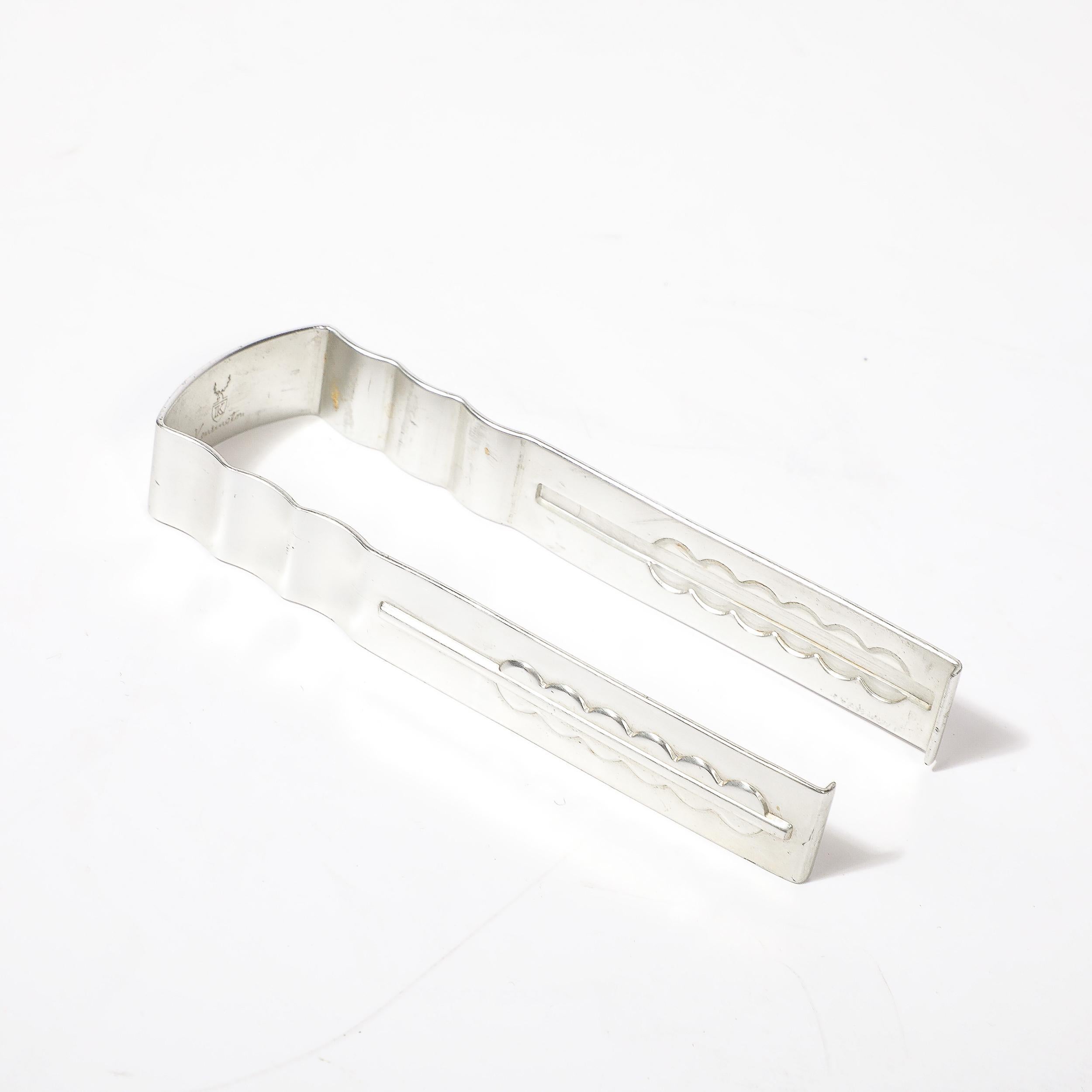 Cubitera Art Decó de cristal azul con base de aluminio y pinzas firmada Kensington en venta 9