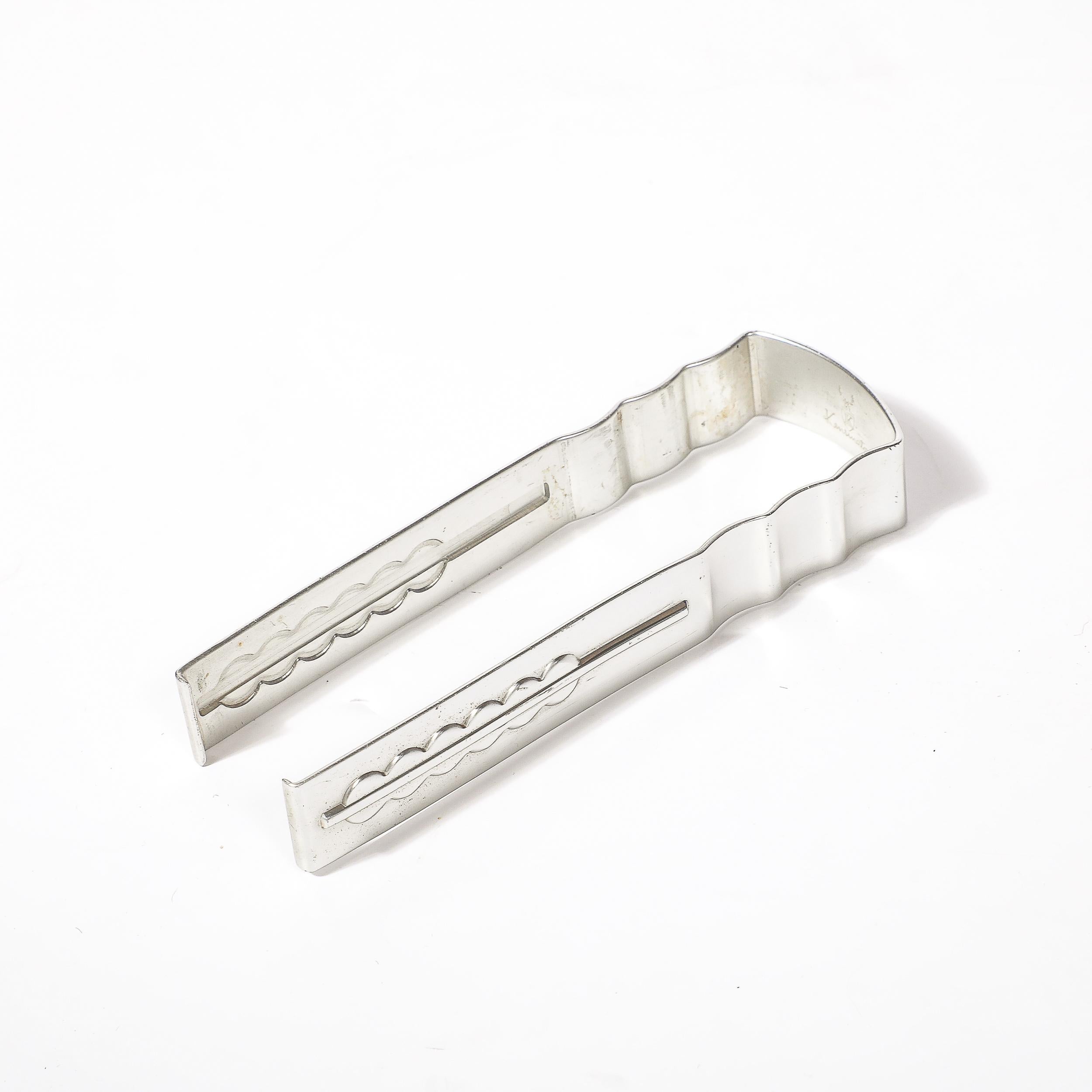 Cubitera Art Decó de cristal azul con base de aluminio y pinzas firmada Kensington en venta 10