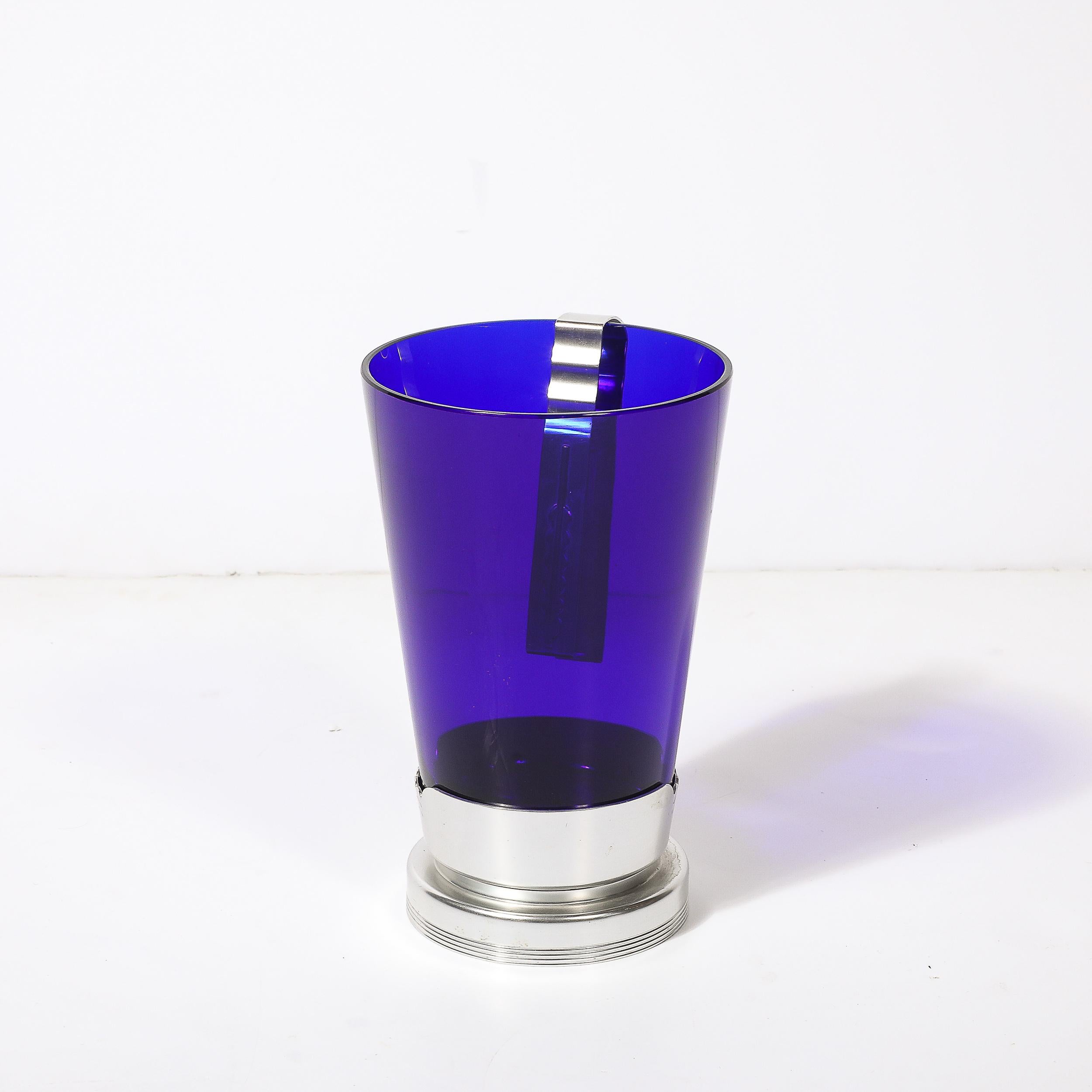 Cubitera Art Decó de cristal azul con base de aluminio y pinzas firmada Kensington en venta 1