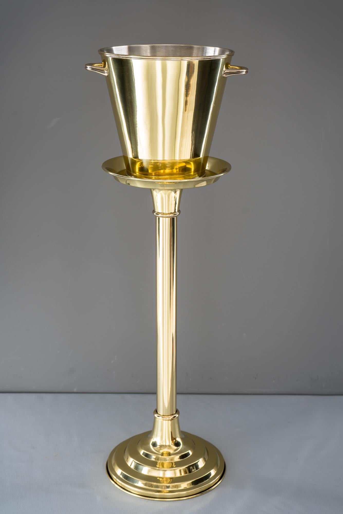 Art Deco ice bucket on stand vienna circa 1920s
Polished and stove enamelled
The ice bucket is silvered inside
The hight of the stand is 60cm. With the bucket it is the high: 79cm
The diameterof the stand is: 23cm
Wide of the bucket:
Measures: