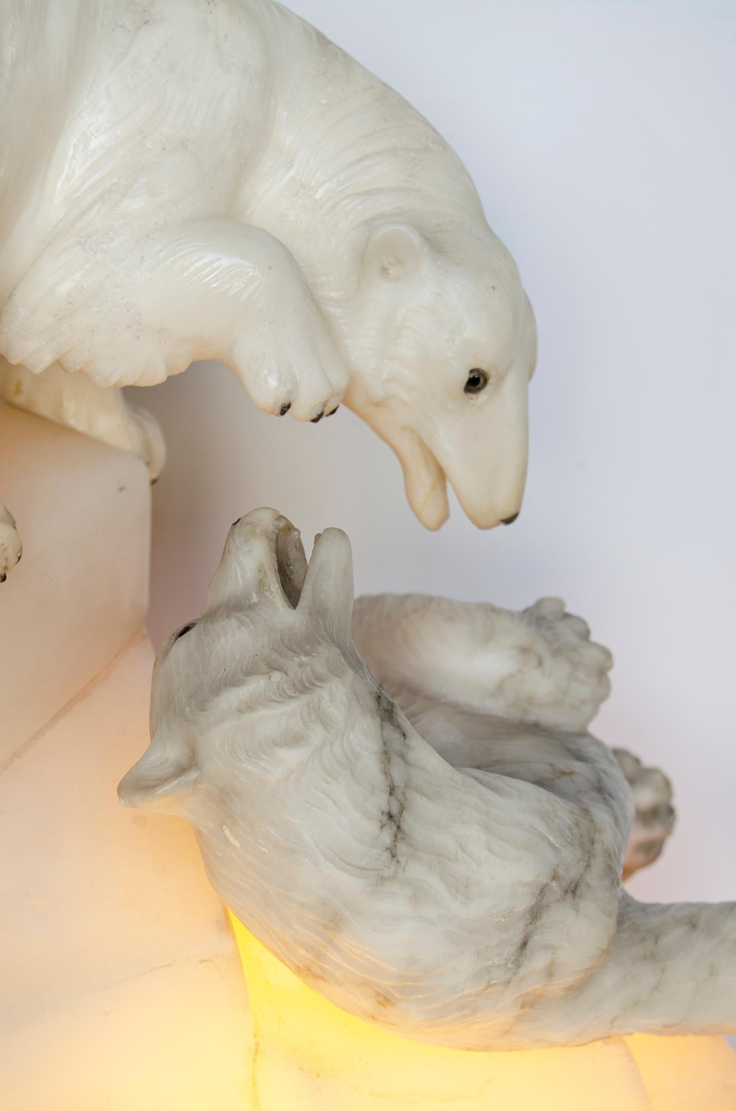 Sculpture d'ours illuminée Art Déco
paire d'ours sur la glace
origine Italie, vers 1920
électrifié 220 w
parfait état.
