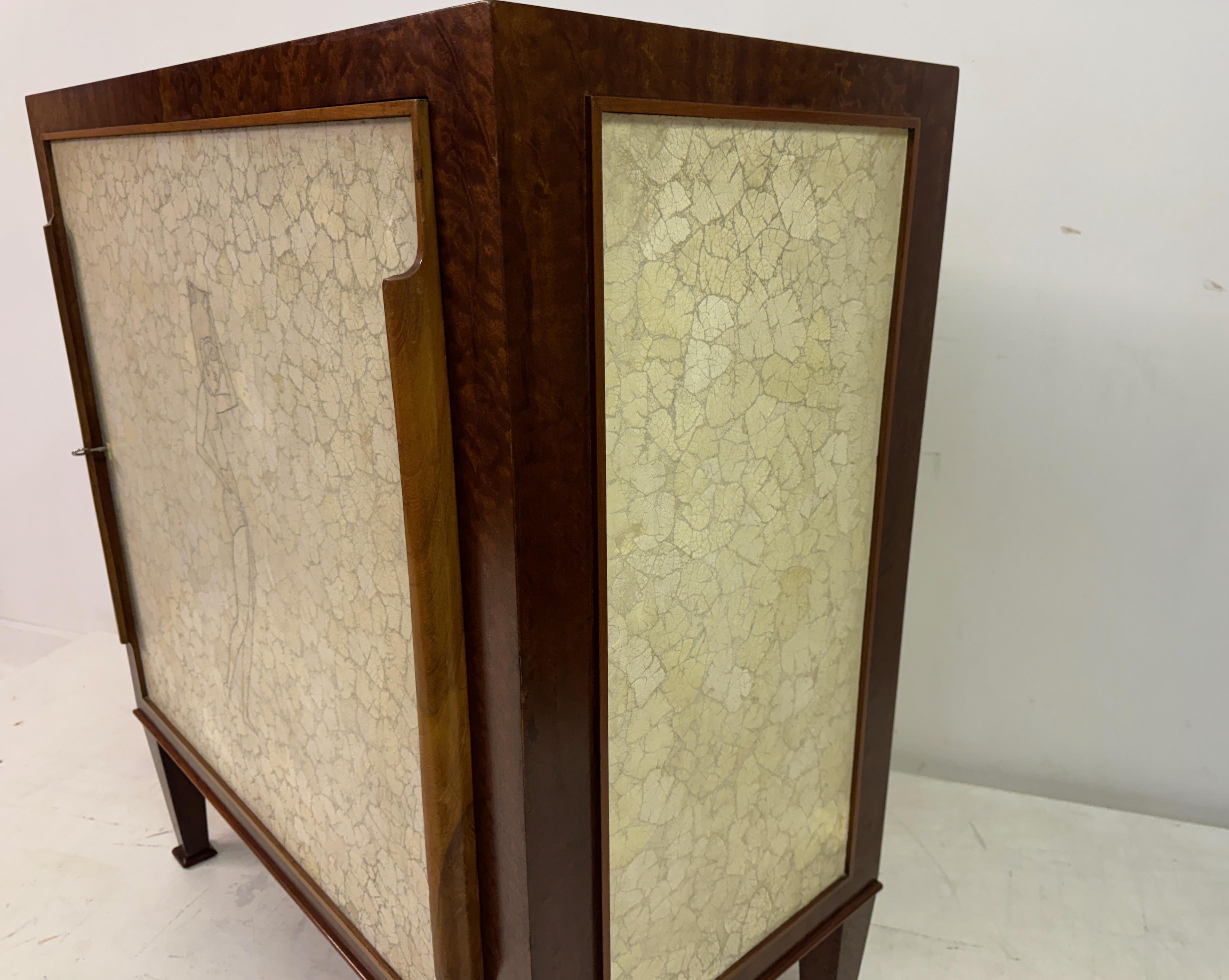 Early and Rare Illuminated Cocktail Cabinet with Eggshell Front by Aldo Tura For Sale 10