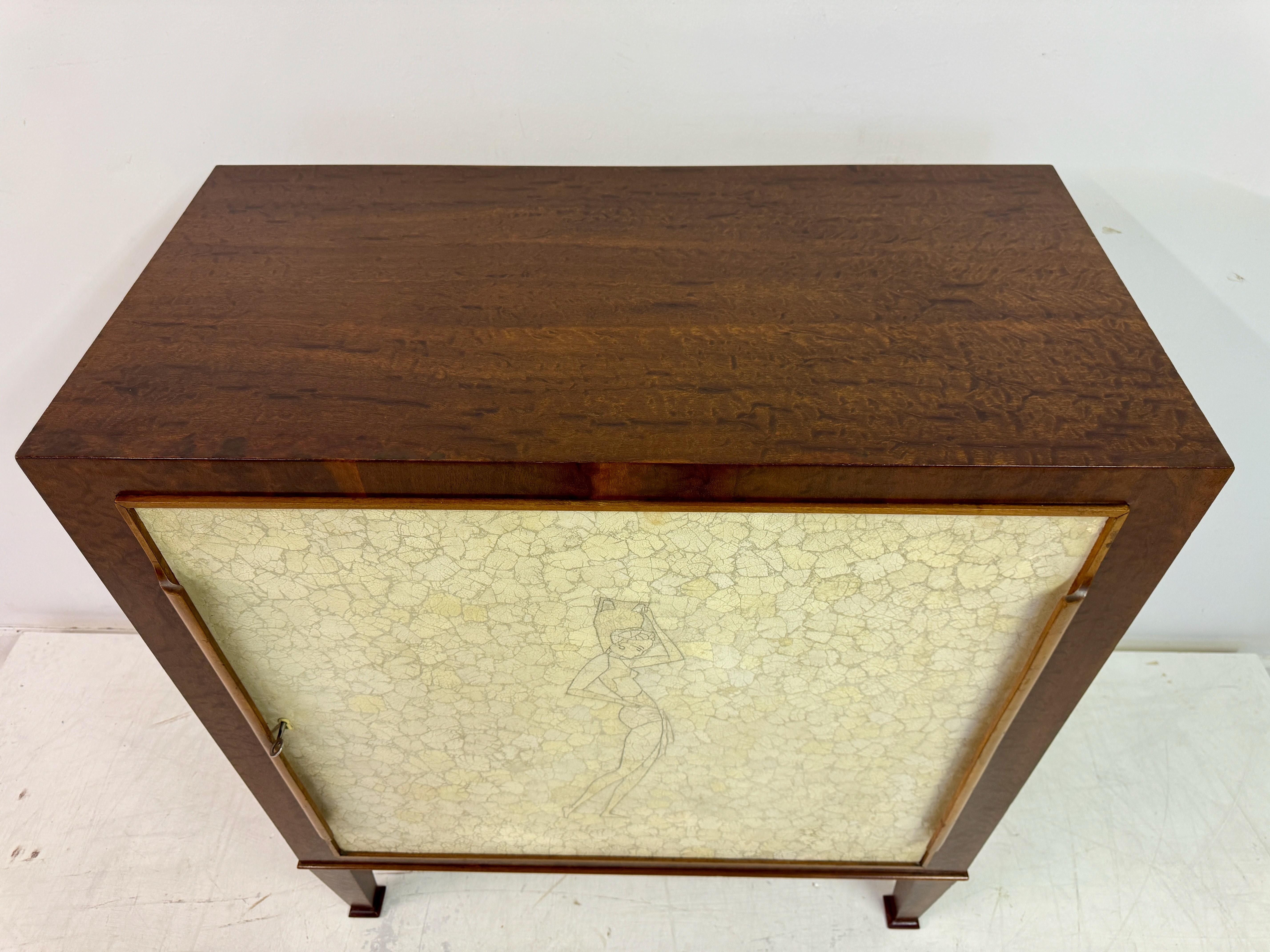 Early and Rare Illuminated Cocktail Cabinet with Eggshell Front by Aldo Tura For Sale 3