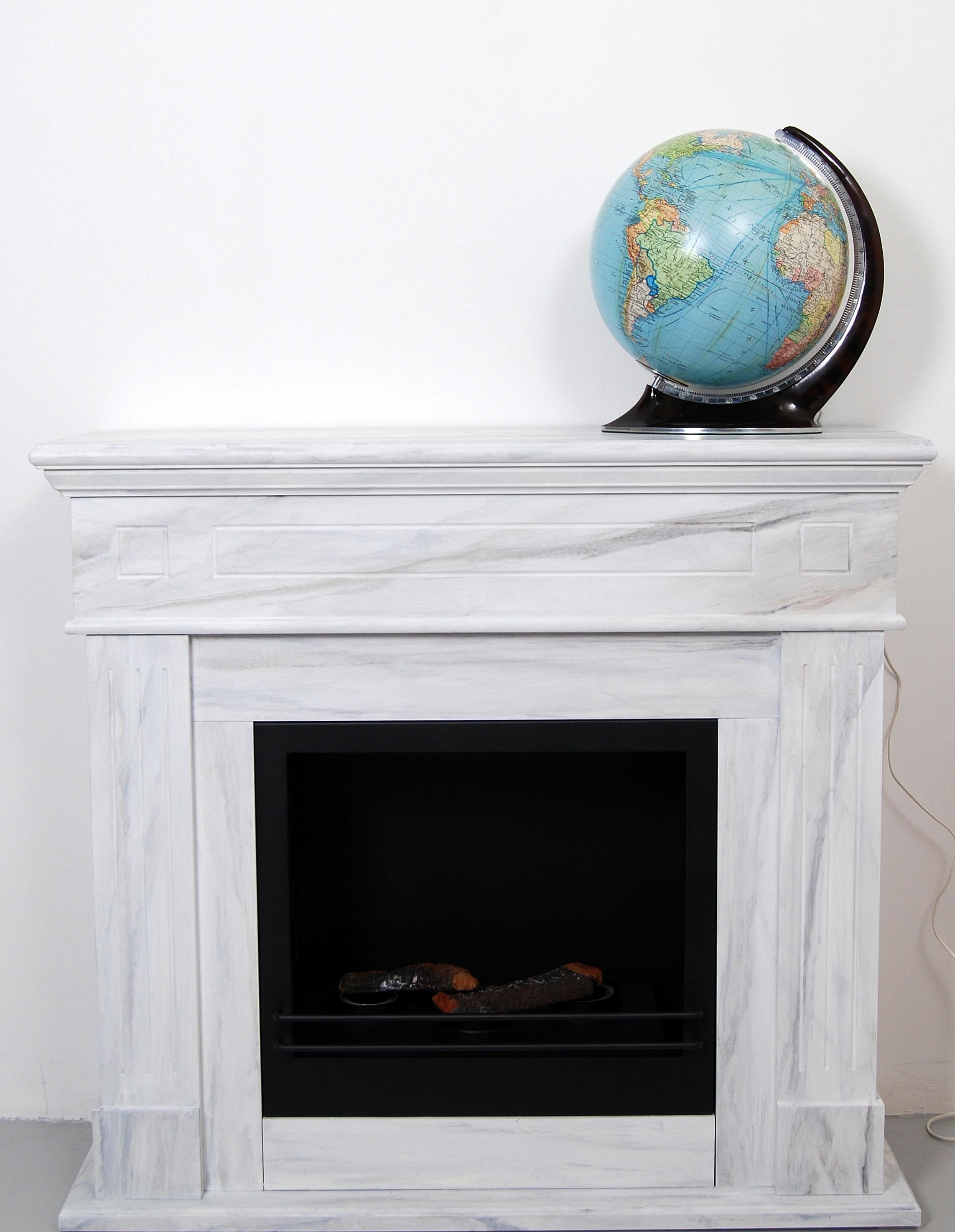 Art Deco style glass globe by Columbus, Germany. Glass sphere with a bakelite and steel frame. References are in Swedish. The Columbus Verlag Paul Oestergaard is the world's oldest globe manufacturer and is still producing quality globes today.