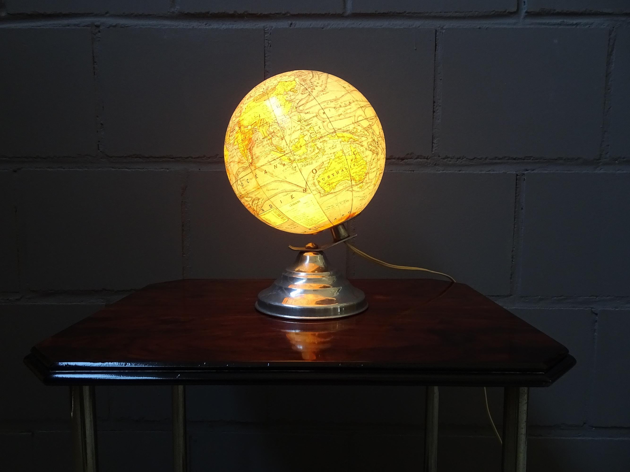 Art Deco Illuminated Terrestrial Globe by Barrère & Thomas, France 1940s For Sale 1