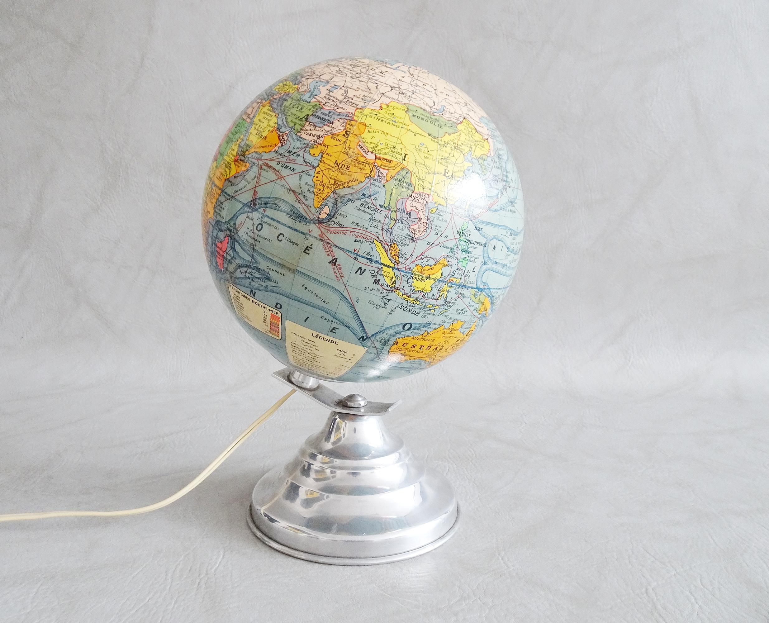 French Art Deco Illuminated Terrestrial Globe by Barrère & Thomas, France 1940s For Sale