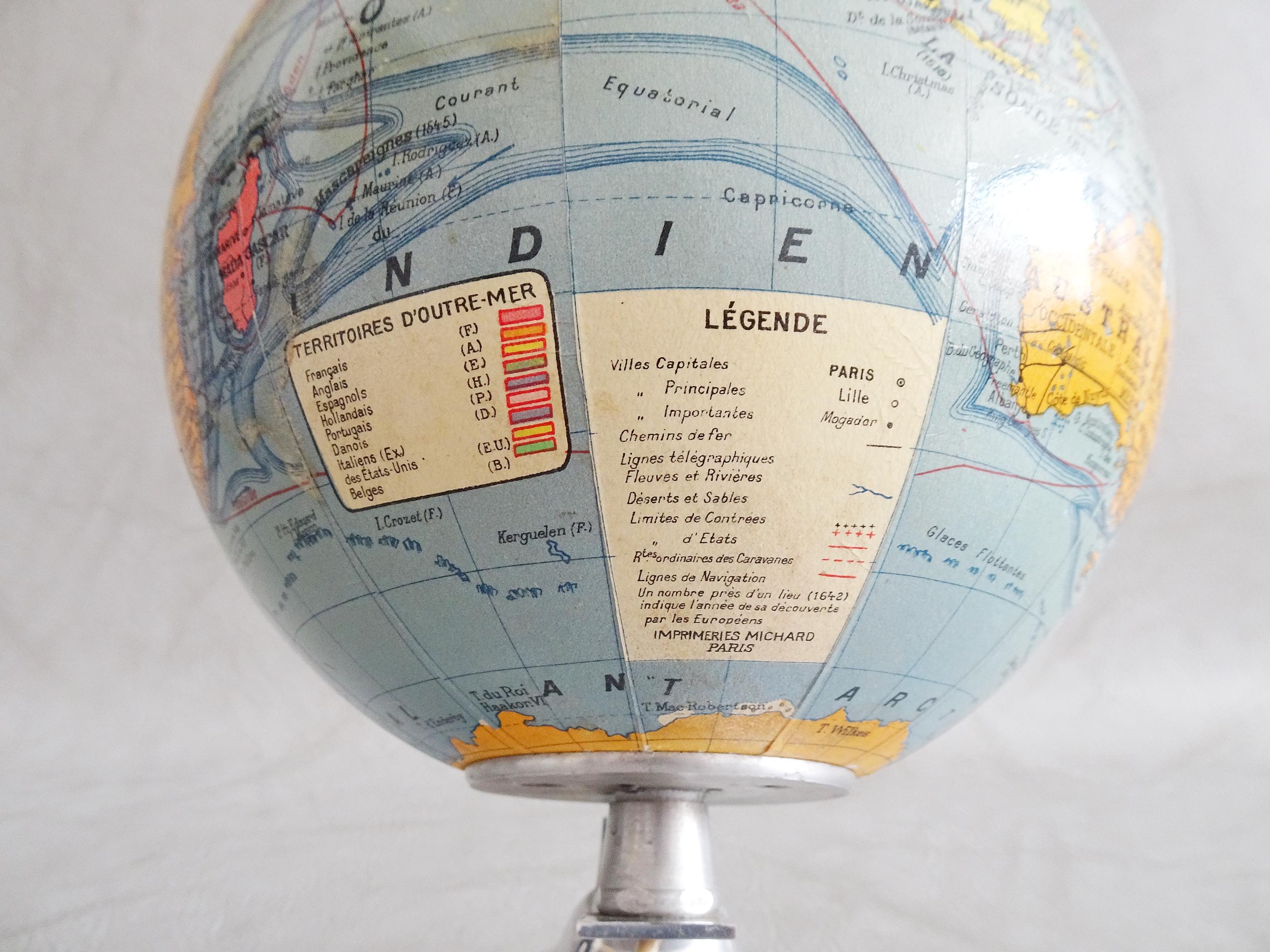 Mid-20th Century Art Deco Illuminated Terrestrial Globe by Barrère & Thomas, France 1940s For Sale