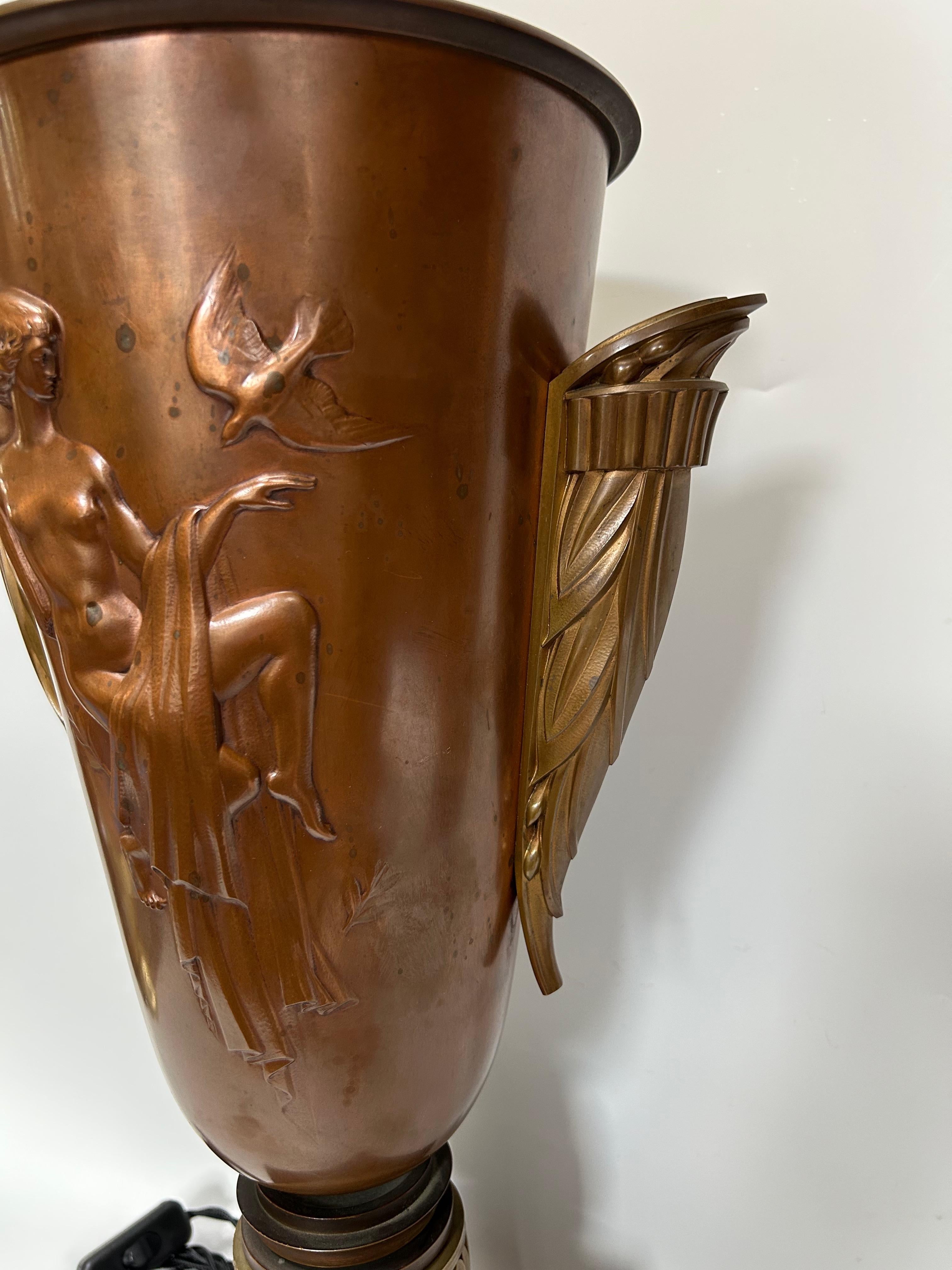 Art Deco Illuminated Urn Basin In Good Condition For Sale In NANTES, FR