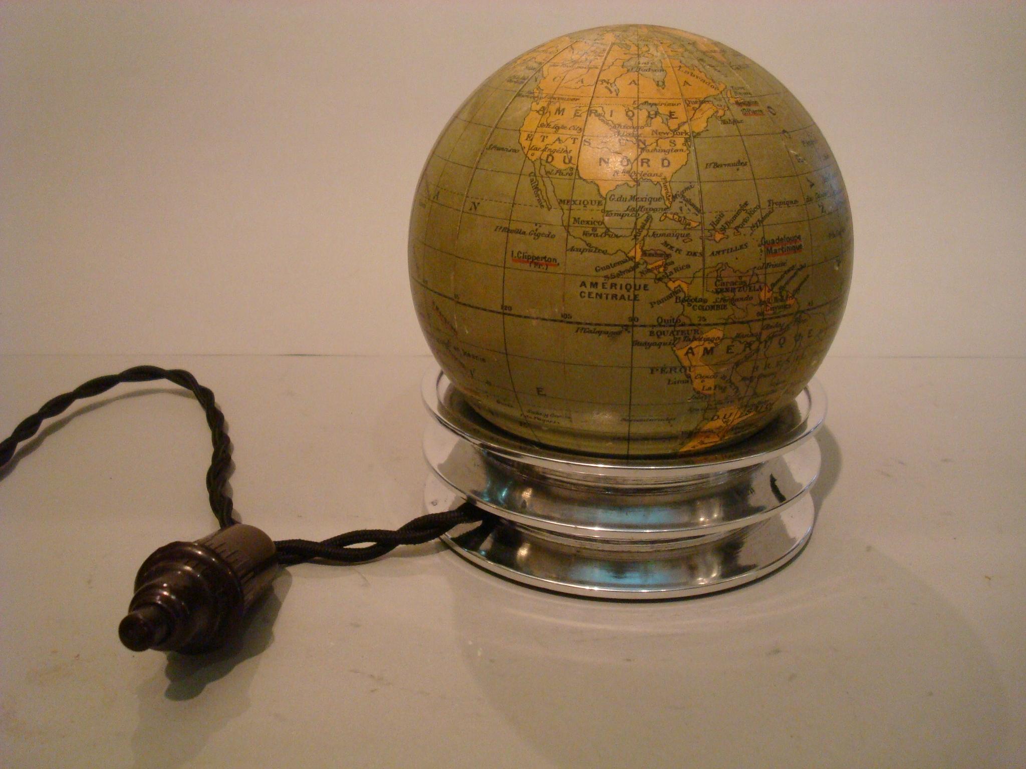 illuminated world globe lamp