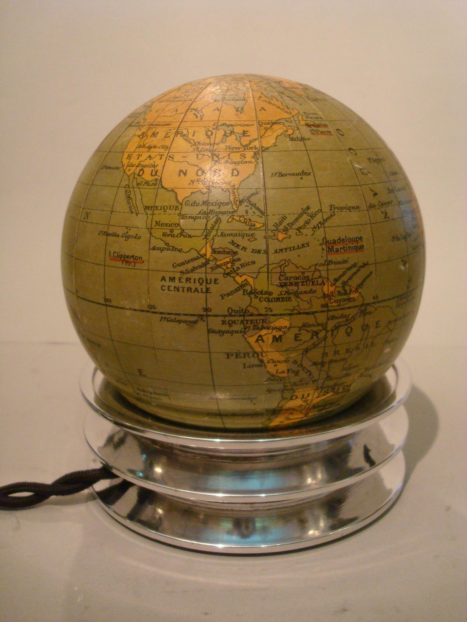 illuminated globe table lamp